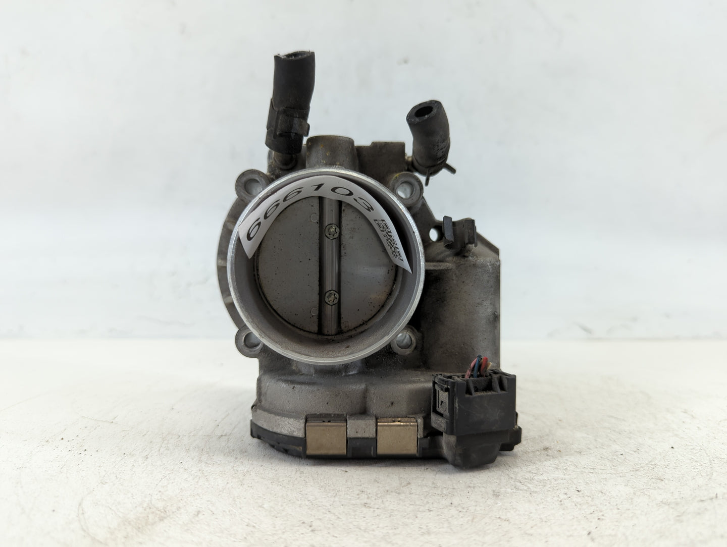 2010-2013 Hyundai Tucson Throttle Body P/N:35100-25400 Fits Fits 2006 2007 2008 2009 2010 2011 2012 2013 OEM Used Auto Parts