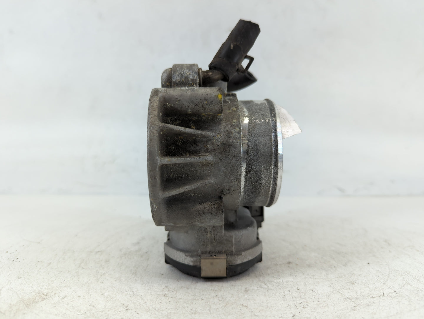2010-2013 Hyundai Tucson Throttle Body P/N:35100-25400 Fits Fits 2006 2007 2008 2009 2010 2011 2012 2013 OEM Used Auto Parts