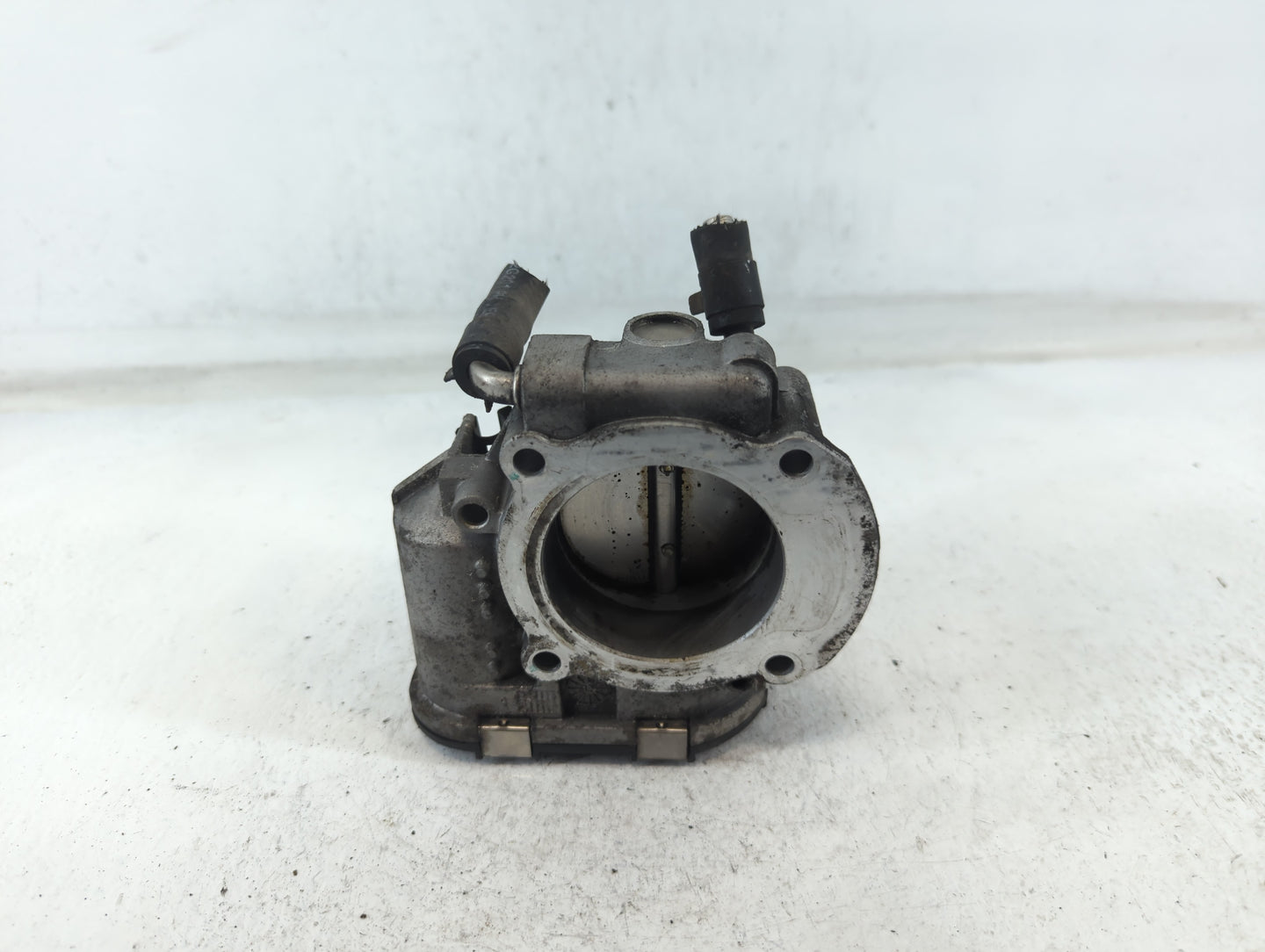 2010-2013 Hyundai Tucson Throttle Body P/N:35100-25400 Fits Fits 2006 2007 2008 2009 2010 2011 2012 2013 OEM Used Auto Parts