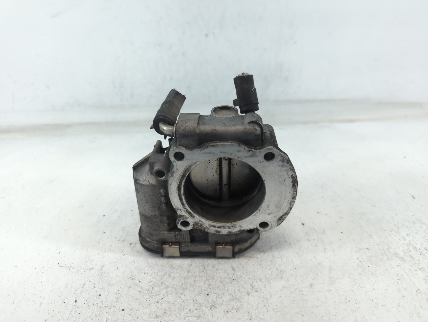 2010-2013 Hyundai Tucson Throttle Body P/N:35100-25400 Fits Fits 2006 2007 2008 2009 2010 2011 2012 2013 OEM Used Auto Parts