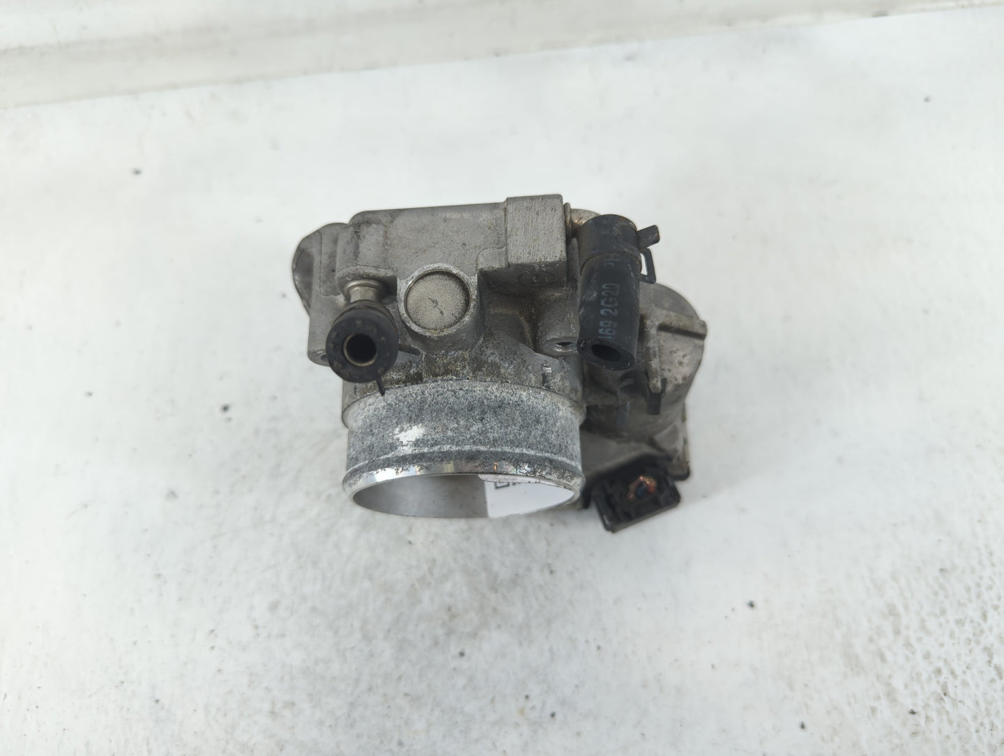 2010-2013 Hyundai Tucson Throttle Body P/N:35100-25400 Fits Fits 2006 2007 2008 2009 2010 2011 2012 2013 OEM Used Auto Parts