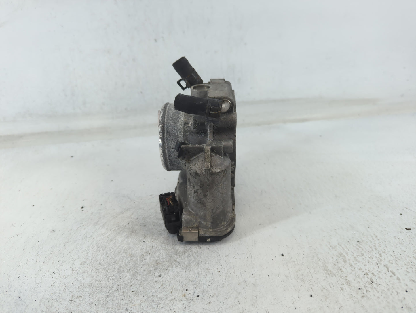 2010-2013 Hyundai Tucson Throttle Body P/N:35100-25400 Fits Fits 2006 2007 2008 2009 2010 2011 2012 2013 OEM Used Auto Parts