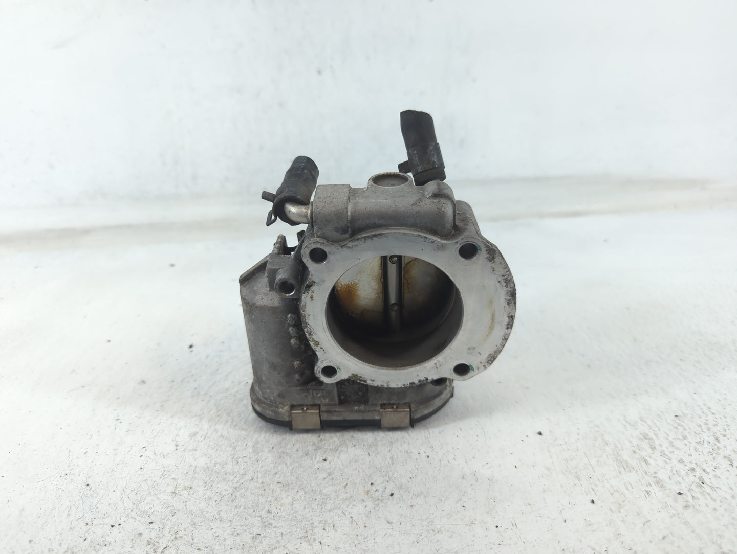 2010-2013 Hyundai Tucson Throttle Body P/N:35100-25400 Fits Fits 2006 2007 2008 2009 2010 2011 2012 2013 OEM Used Auto Parts