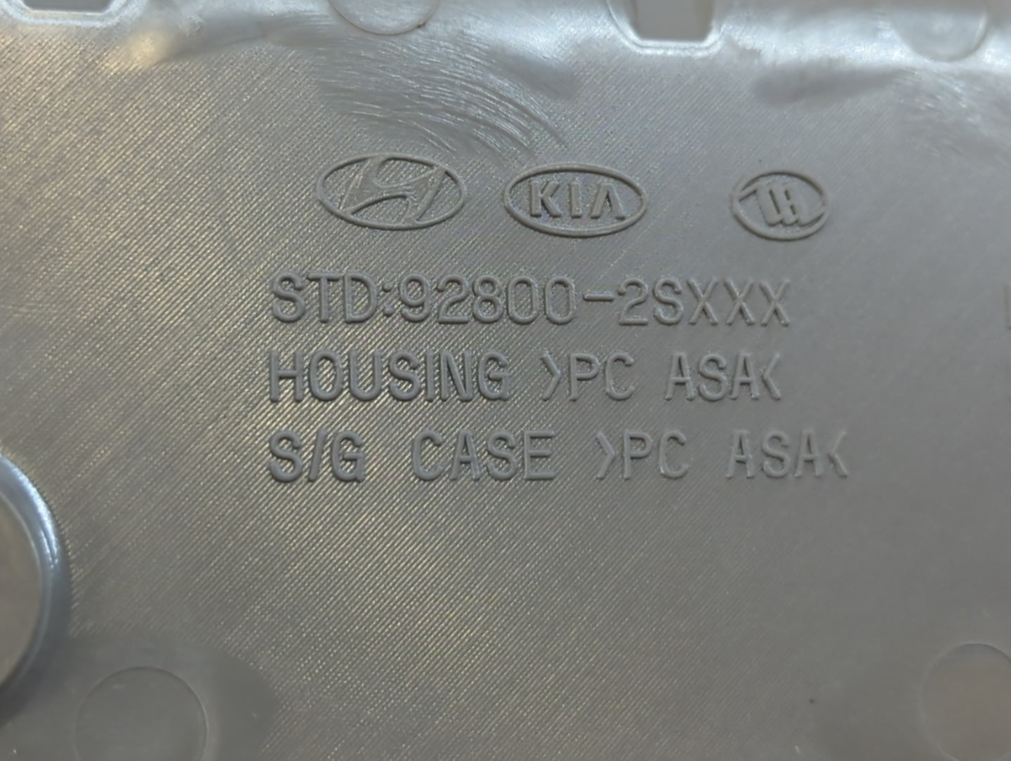 2010-2016 Hyundai Tucson Overhead Roof Console - Oemusedautoparts1.com