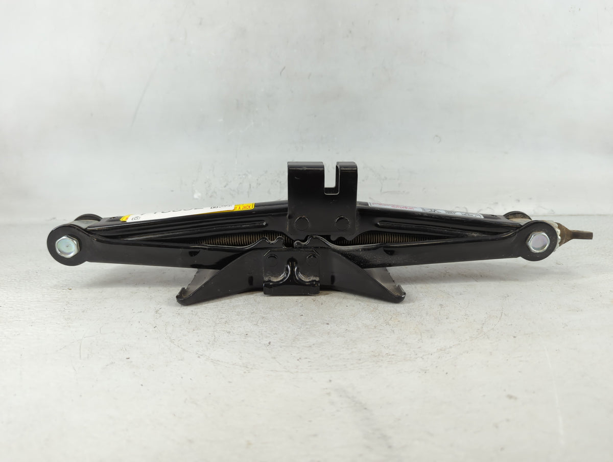 2013 Hyundai Tucson Spare Scissor Car Jack - Oemusedautoparts1.com