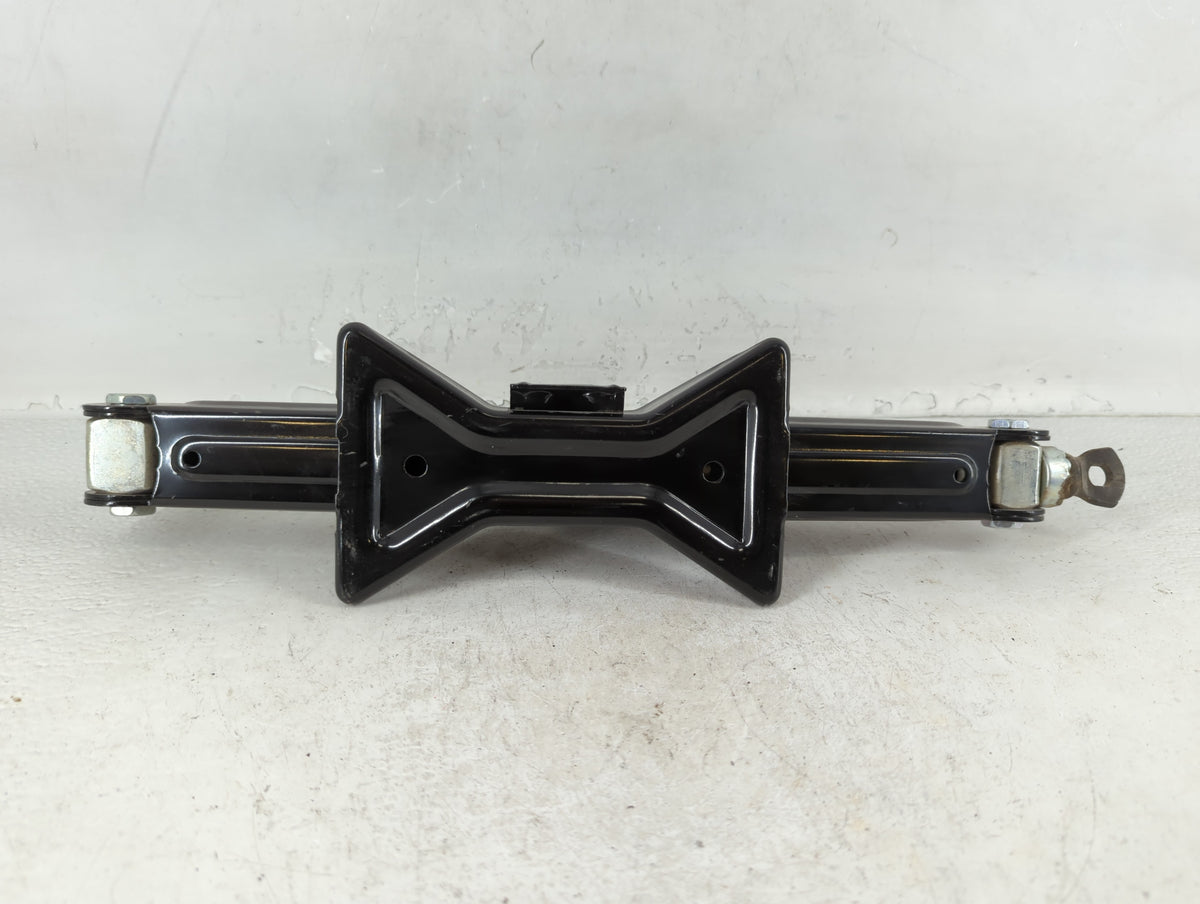 2013 Hyundai Tucson Spare Scissor Car Jack - Oemusedautoparts1.com