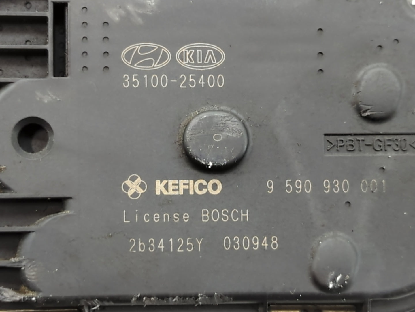 2010-2013 Hyundai Tucson Throttle Body P/N:35100-25400 Fits Fits 2006 2007 2008 2009 2010 2011 2012 2013 OEM Used Auto Parts