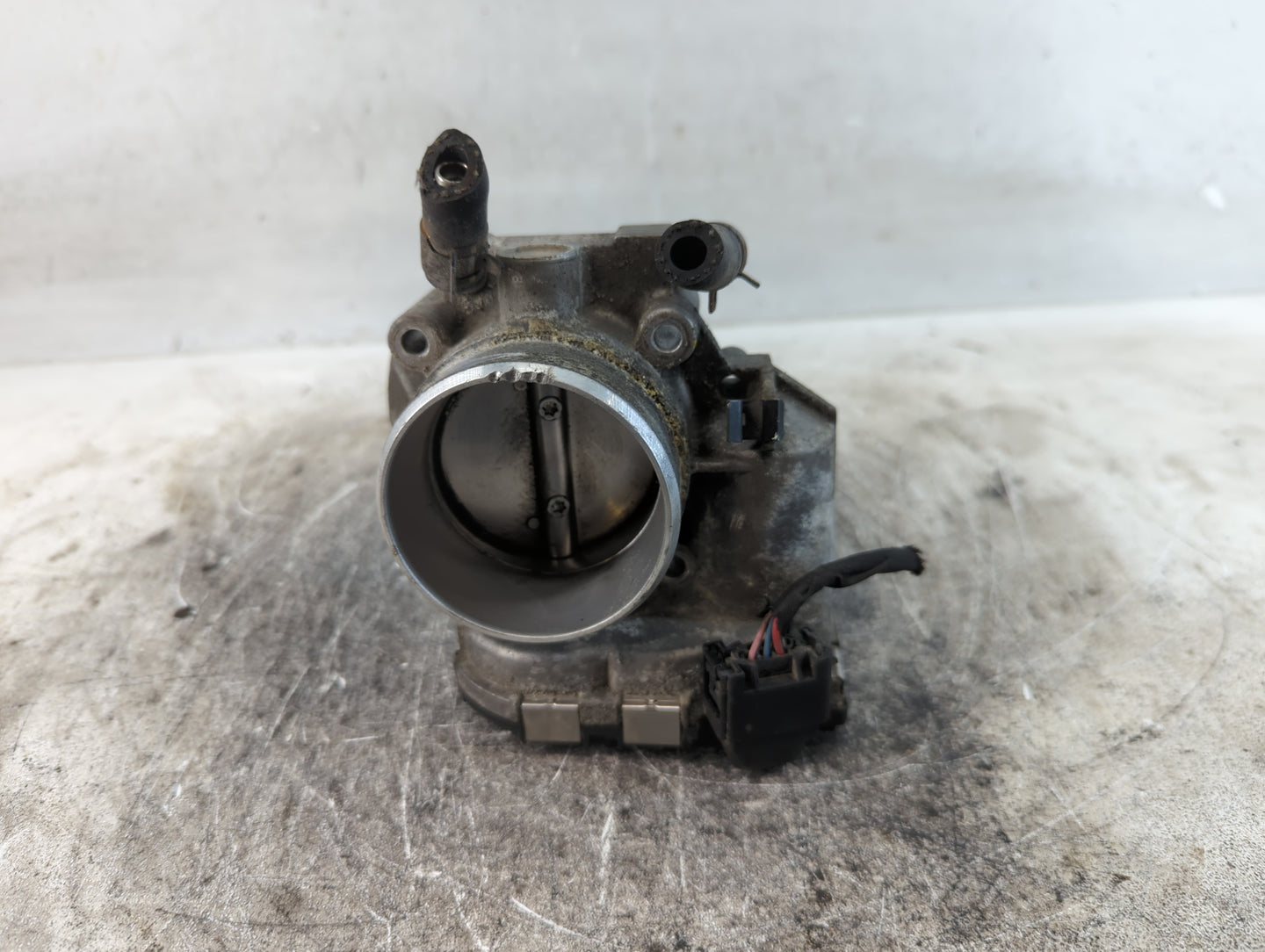2010-2013 Hyundai Tucson Throttle Body P/N:35100-25400 Fits Fits 2006 2007 2008 2009 2010 2011 2012 2013 OEM Used Auto Parts