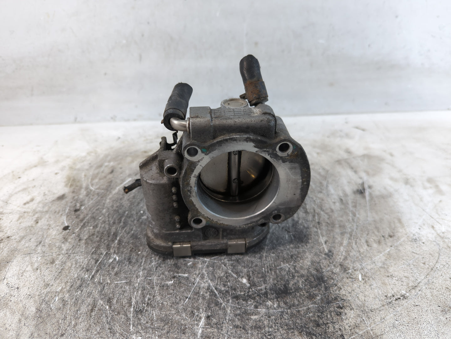 2010-2013 Hyundai Tucson Throttle Body P/N:35100-25400 Fits Fits 2006 2007 2008 2009 2010 2011 2012 2013 OEM Used Auto Parts