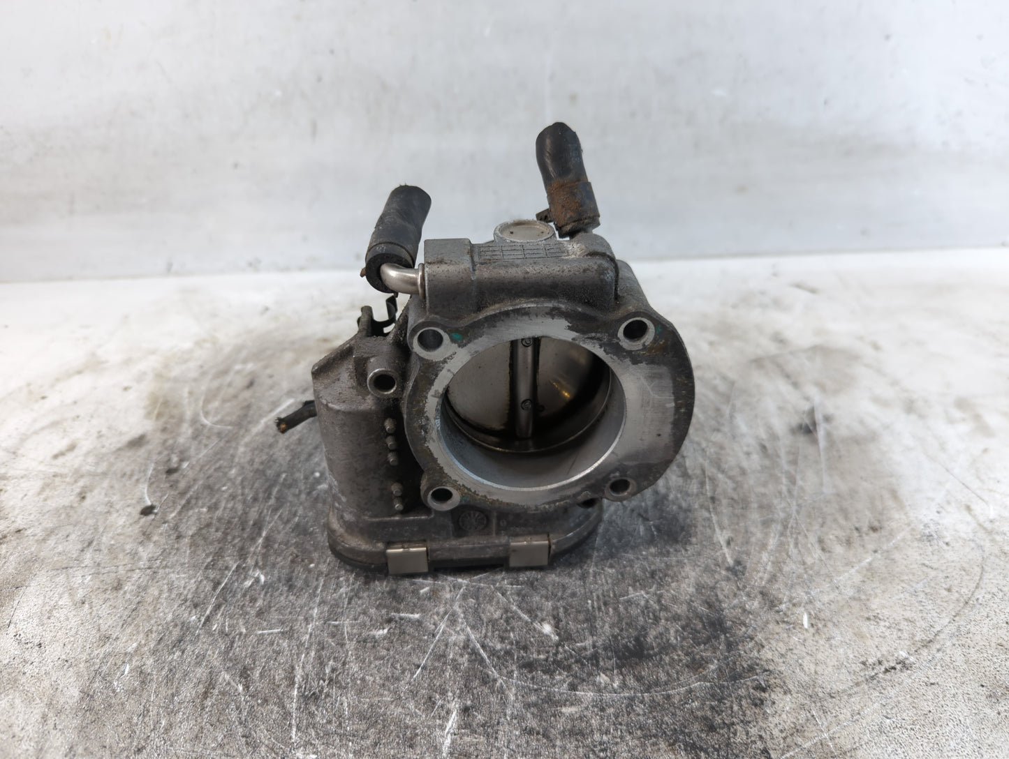 2010-2013 Hyundai Tucson Throttle Body P/N:35100-25400 Fits Fits 2006 2007 2008 2009 2010 2011 2012 2013 OEM Used Auto Parts