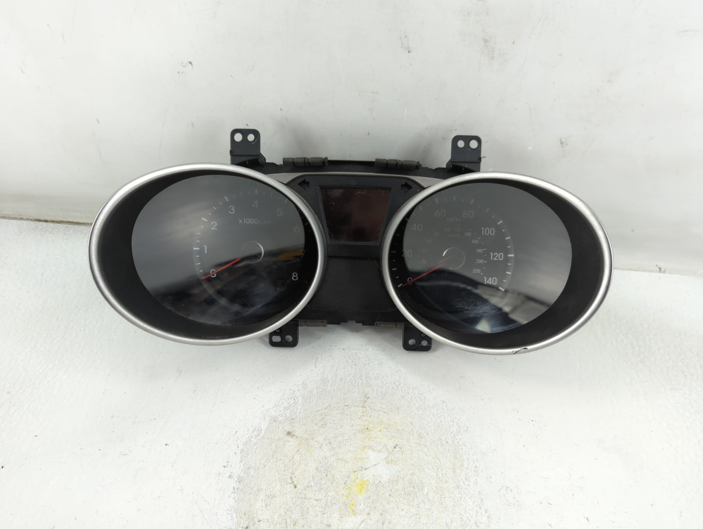 2010-2013 Hyundai Tucson Instrument Cluster Speedometer Gauges Fits Fits 2010 2011 2012 2013 OEM Used Auto Parts - Oemusedau