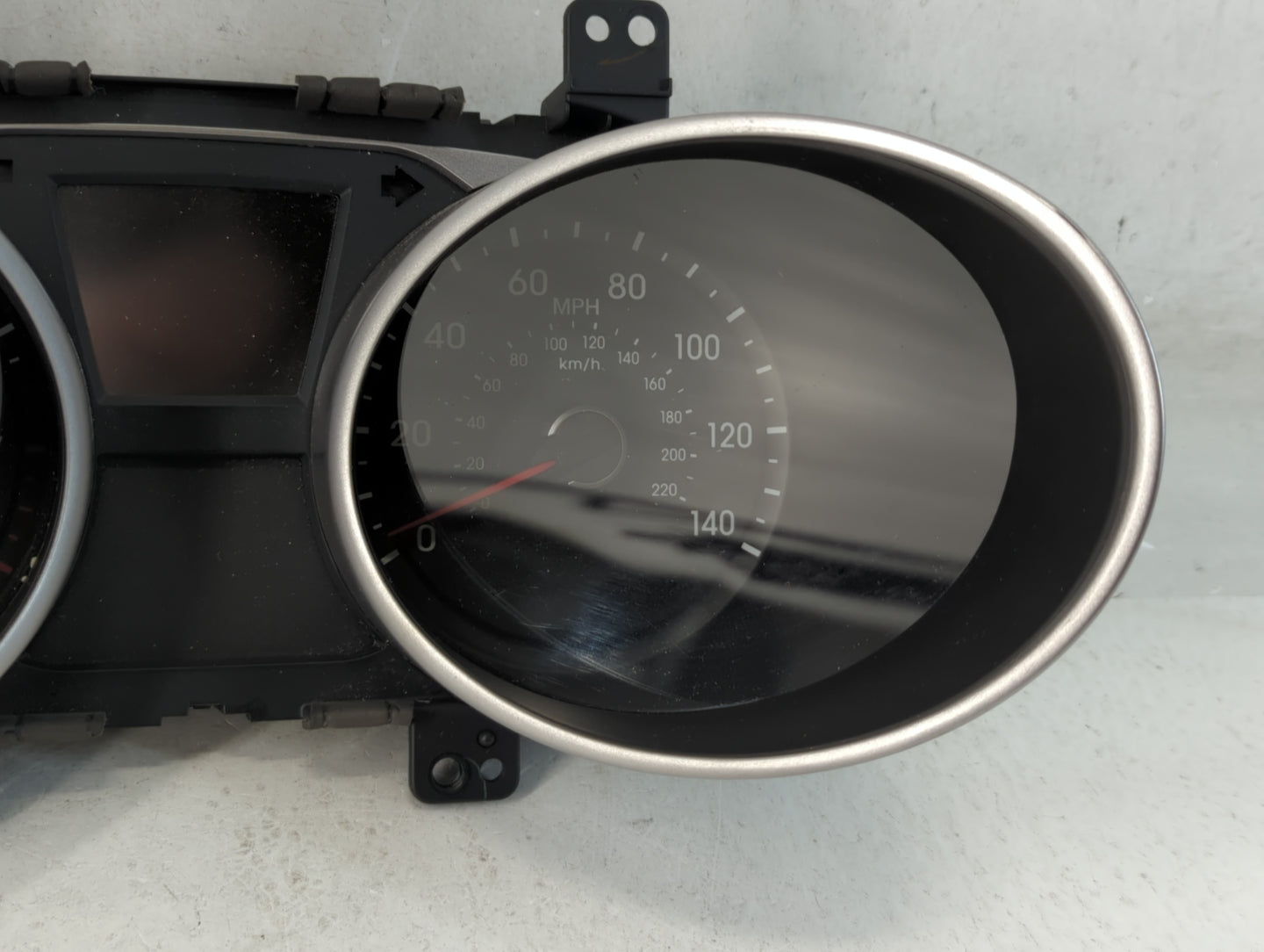 2011-2013 Hyundai Tucson Instrument Cluster Speedometer Gauges P/N:94001-2S015 Fits Fits 2011 2012 2013 OEM Used Auto Parts 