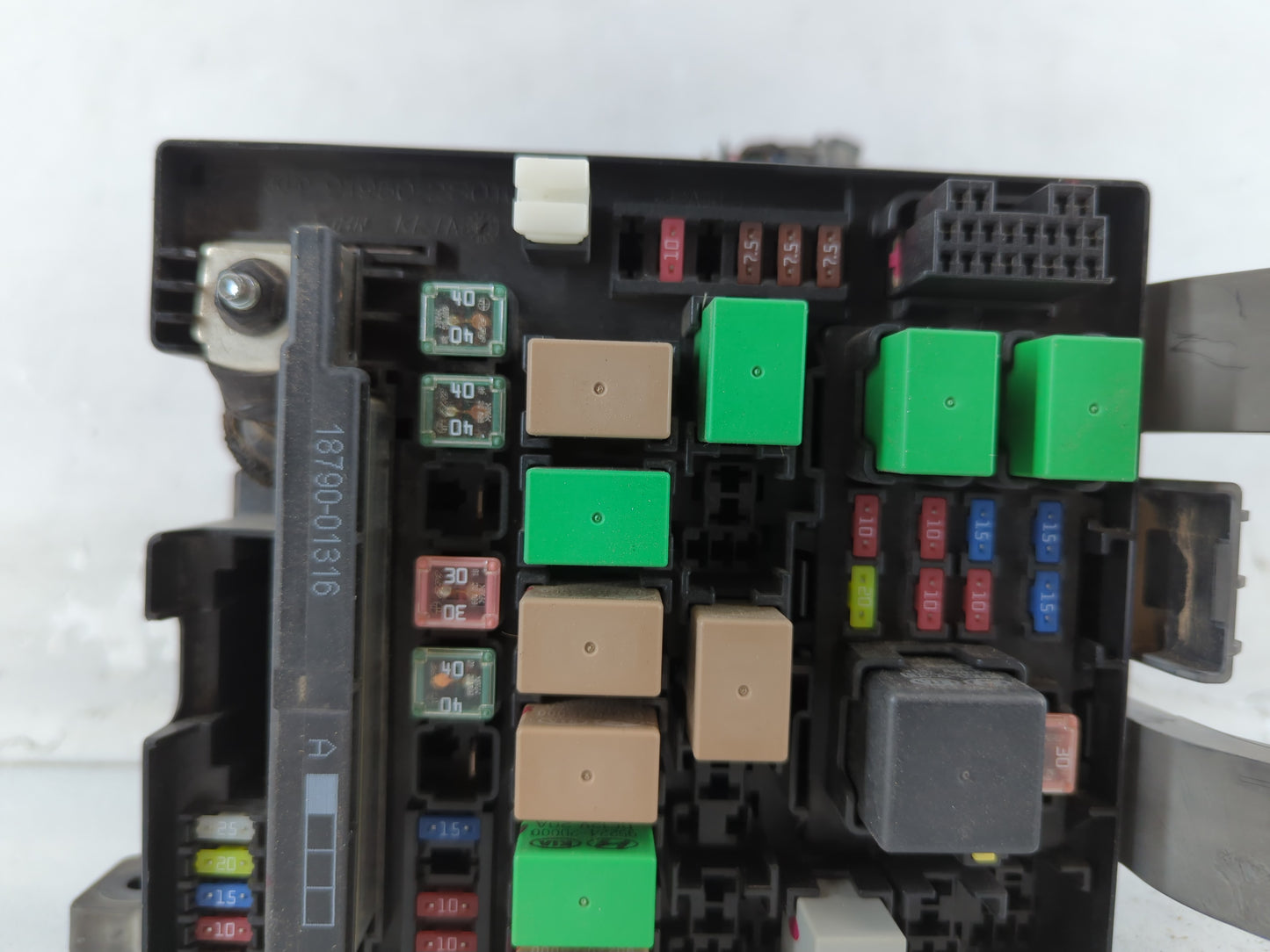 2011-2013 Hyundai Tucson Fusebox Fuse Box Panel Relay Module P/N:BC8090480148 Fits Fits 2011 2012 2013 OEM Used Auto Parts -