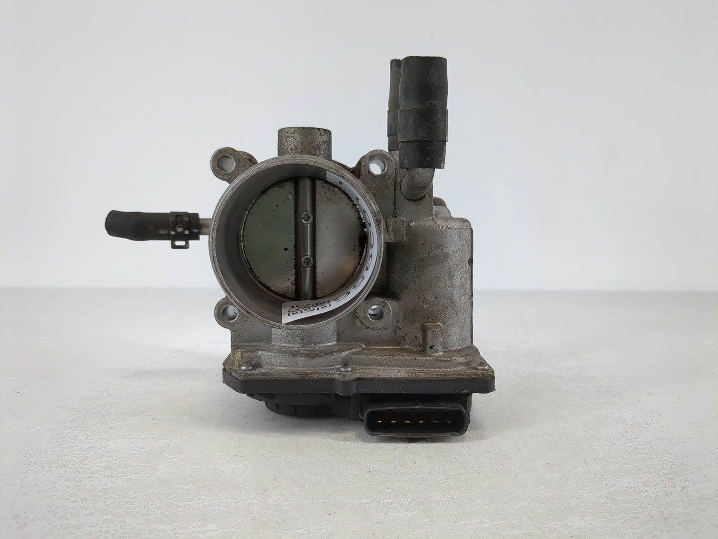 2012-2017 Hyundai Veloster Throttle Body P/N:35100-2B300 Fits Fits 2012 2013 2014 2015 2016 2017 2018 2019 OEM Used Auto Par