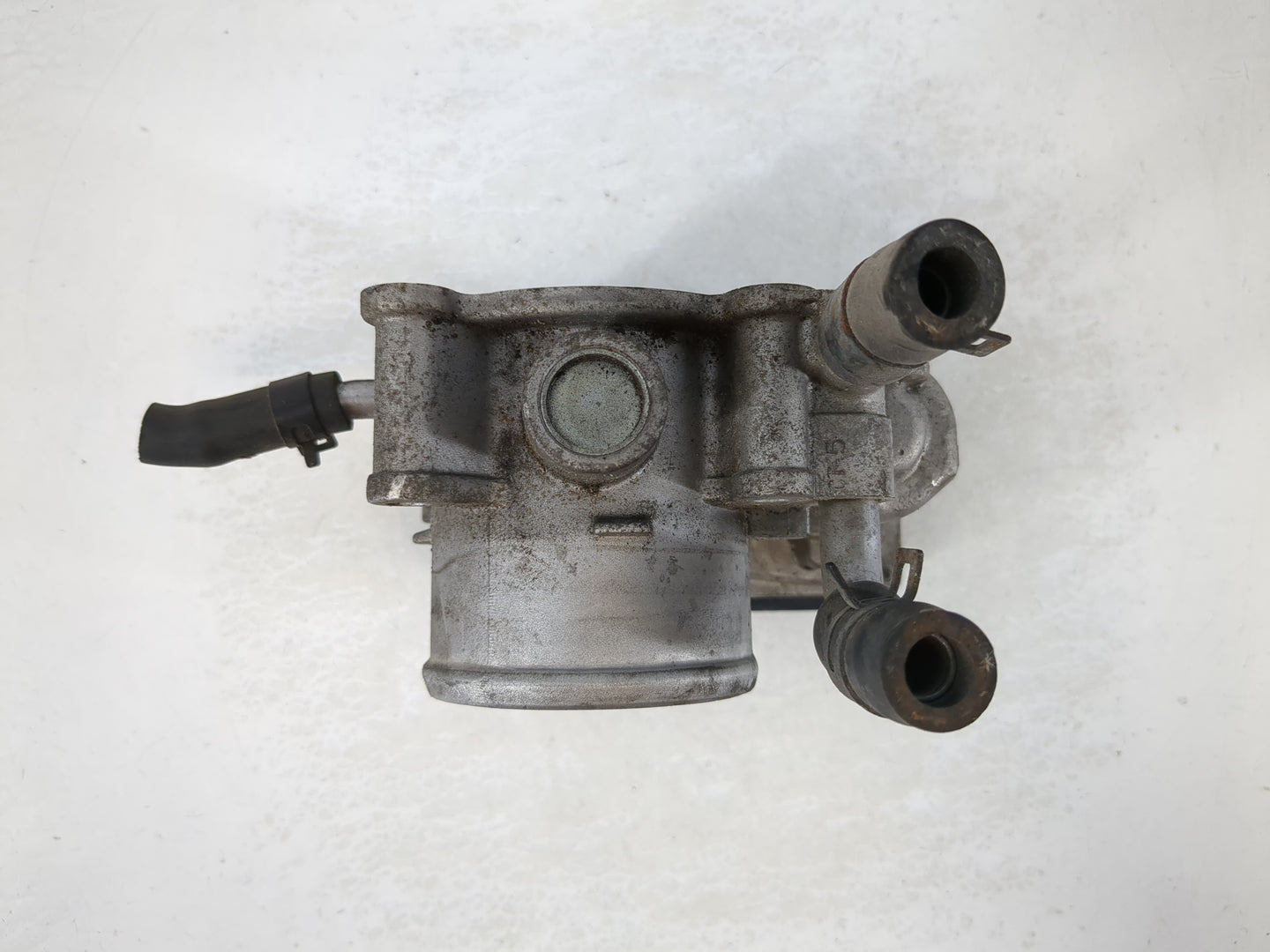 2012-2017 Hyundai Veloster Throttle Body P/N:35100-2B300 Fits Fits 2012 2013 2014 2015 2016 2017 2018 2019 OEM Used Auto Par