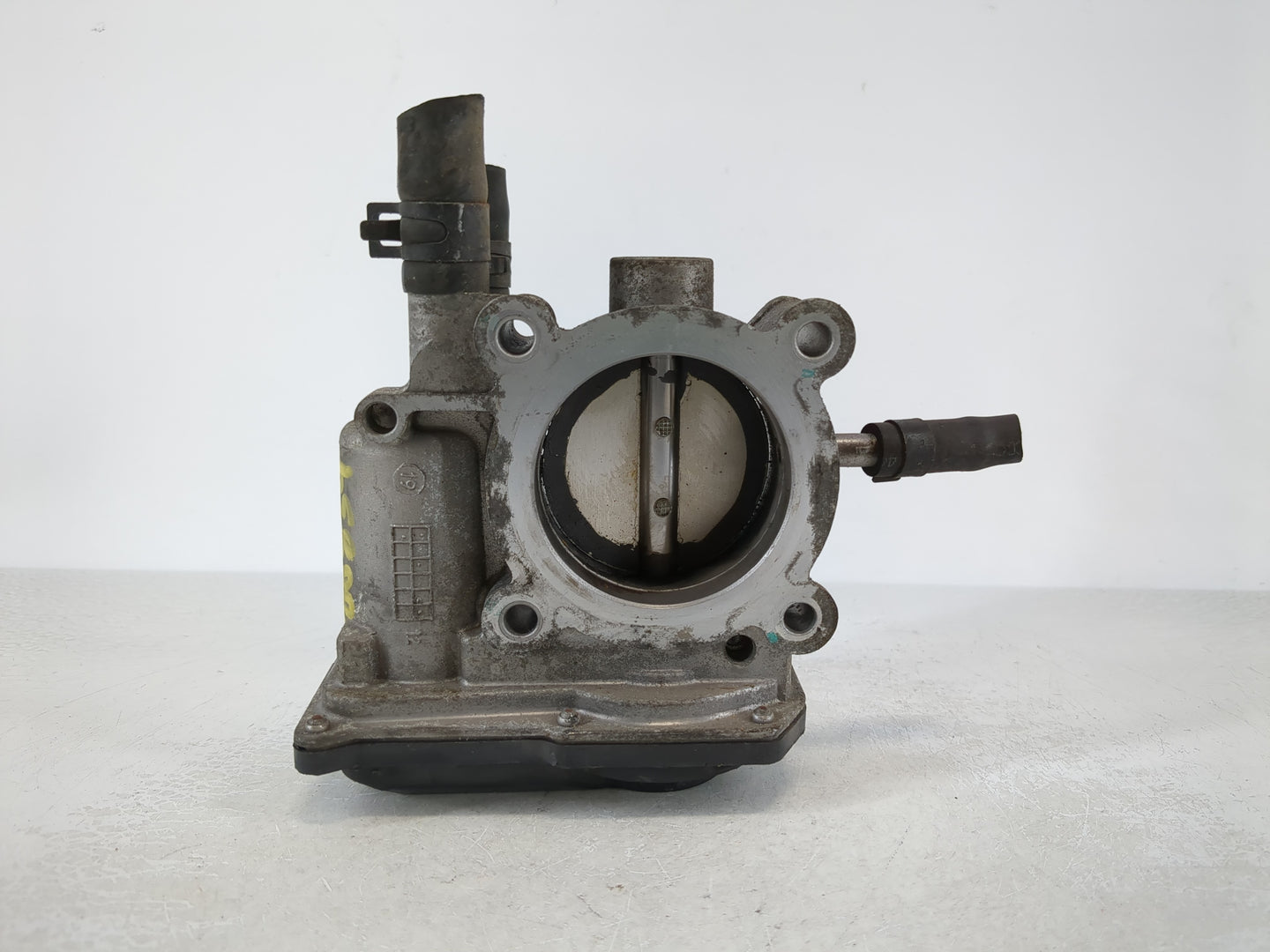 2012-2017 Hyundai Veloster Throttle Body P/N:35100-2B300 Fits Fits 2012 2013 2014 2015 2016 2017 2018 2019 OEM Used Auto Par
