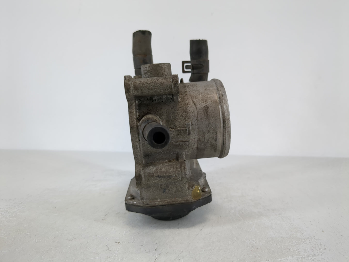 2012-2017 Hyundai Veloster Throttle Body P/N:35100-2B300 Fits Fits 2012 2013 2014 2015 2016 2017 2018 2019 OEM Used Auto Par