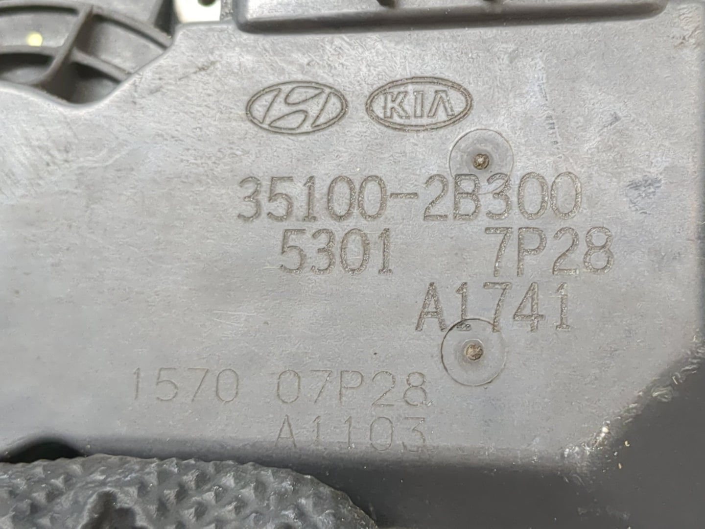 2012-2017 Hyundai Veloster Throttle Body P/N:35100-2B300 Fits Fits 2012 2013 2014 2015 2016 2017 2018 2019 OEM Used Auto Par