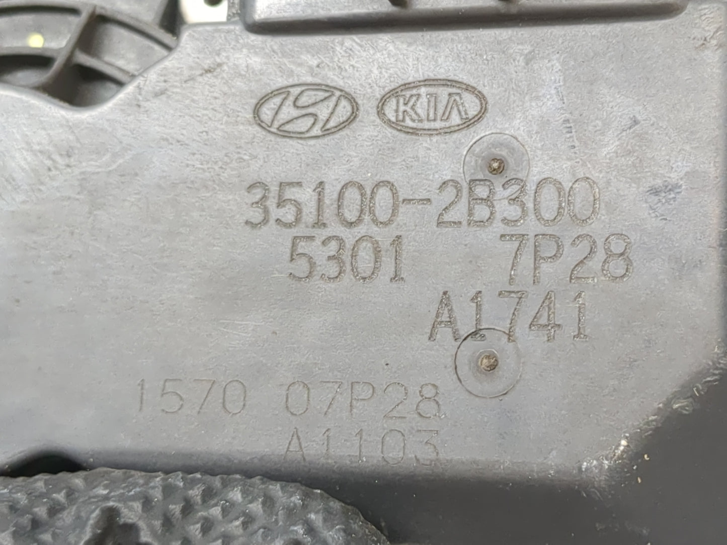 2012-2017 Hyundai Veloster Throttle Body P/N:35100-2B300 Fits Fits 2012 2013 2014 2015 2016 2017 2018 2019 OEM Used Auto Par