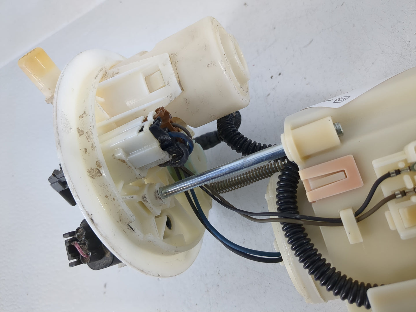 2012-2015 Hyundai Veloster Electrical Gas Fuel Pump Assembly - Oemusedautoparts1.com