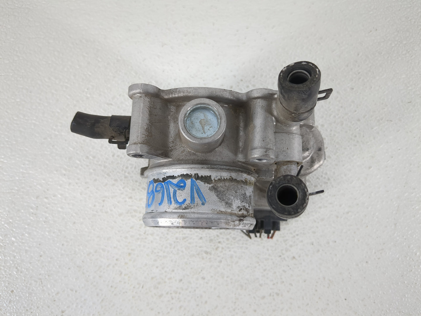 2013-2014 Hyundai Veloster Throttle Body P/N:35100-2B320 Fits Fits 2013 2014 2015 2016 OEM Used Auto Parts - Oemusedautopart