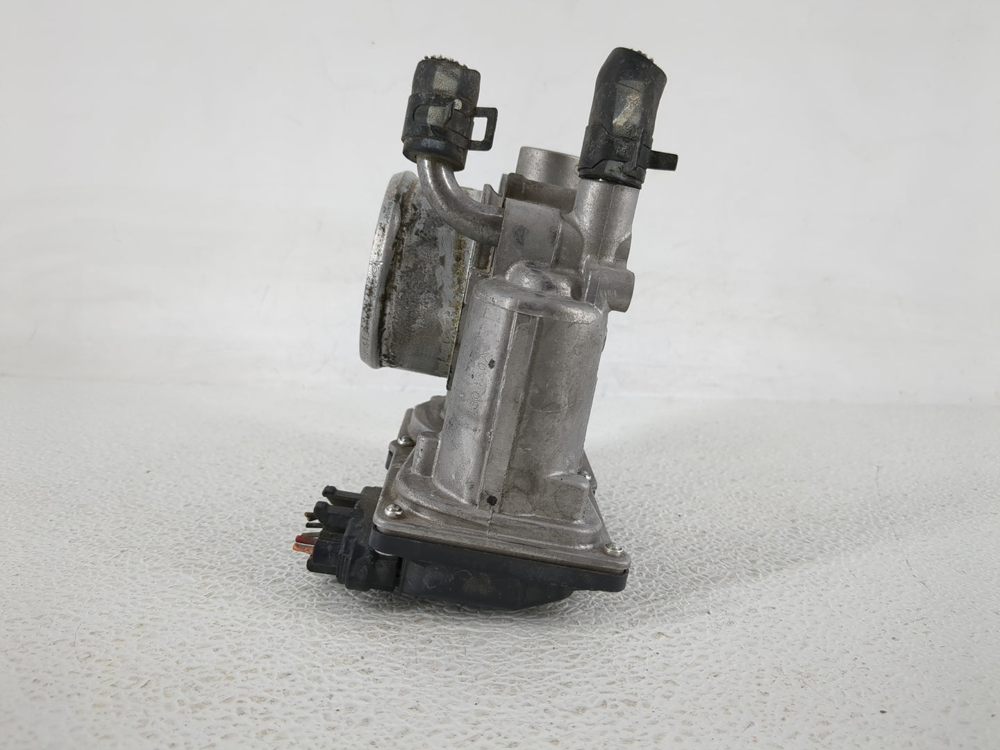 2013-2014 Hyundai Veloster Throttle Body P/N:35100-2B320 Fits Fits 2013 2014 2015 2016 OEM Used Auto Parts - Oemusedautopart