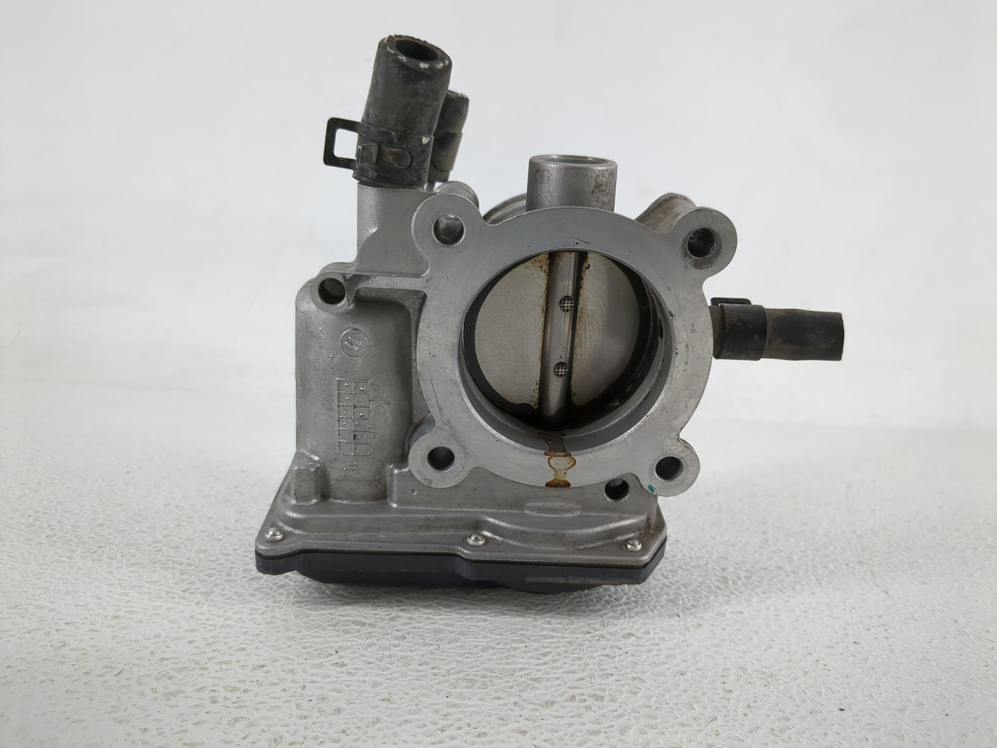 2013-2014 Hyundai Veloster Throttle Body P/N:35100-2B320 Fits Fits 2013 2014 2015 2016 OEM Used Auto Parts - Oemusedautopart