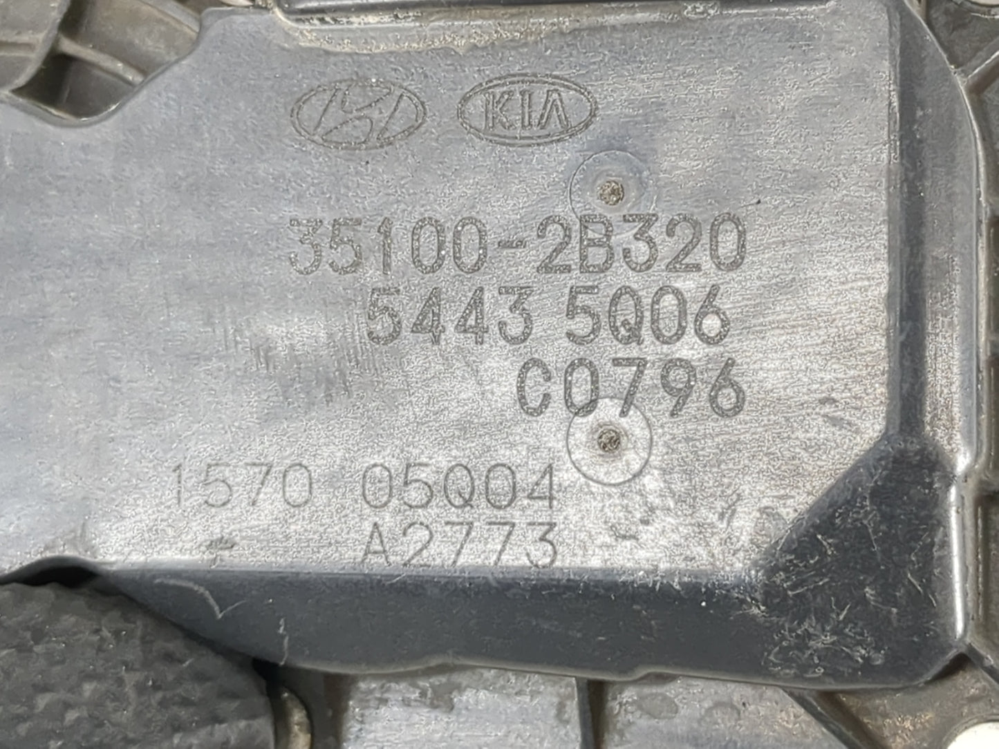 2013-2014 Hyundai Veloster Throttle Body P/N:35100-2B320 Fits Fits 2013 2014 2015 2016 OEM Used Auto Parts - Oemusedautopart