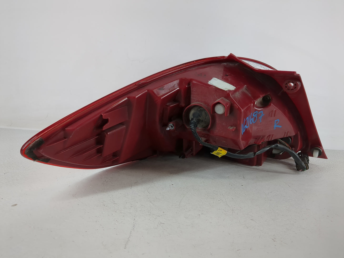 2012-2017 Hyundai Veloster Tail Light Assembly Passenger Right OEM P/N:92402-2V120 Fits Fits 2012 2013 2014 2015 2016 2017 O