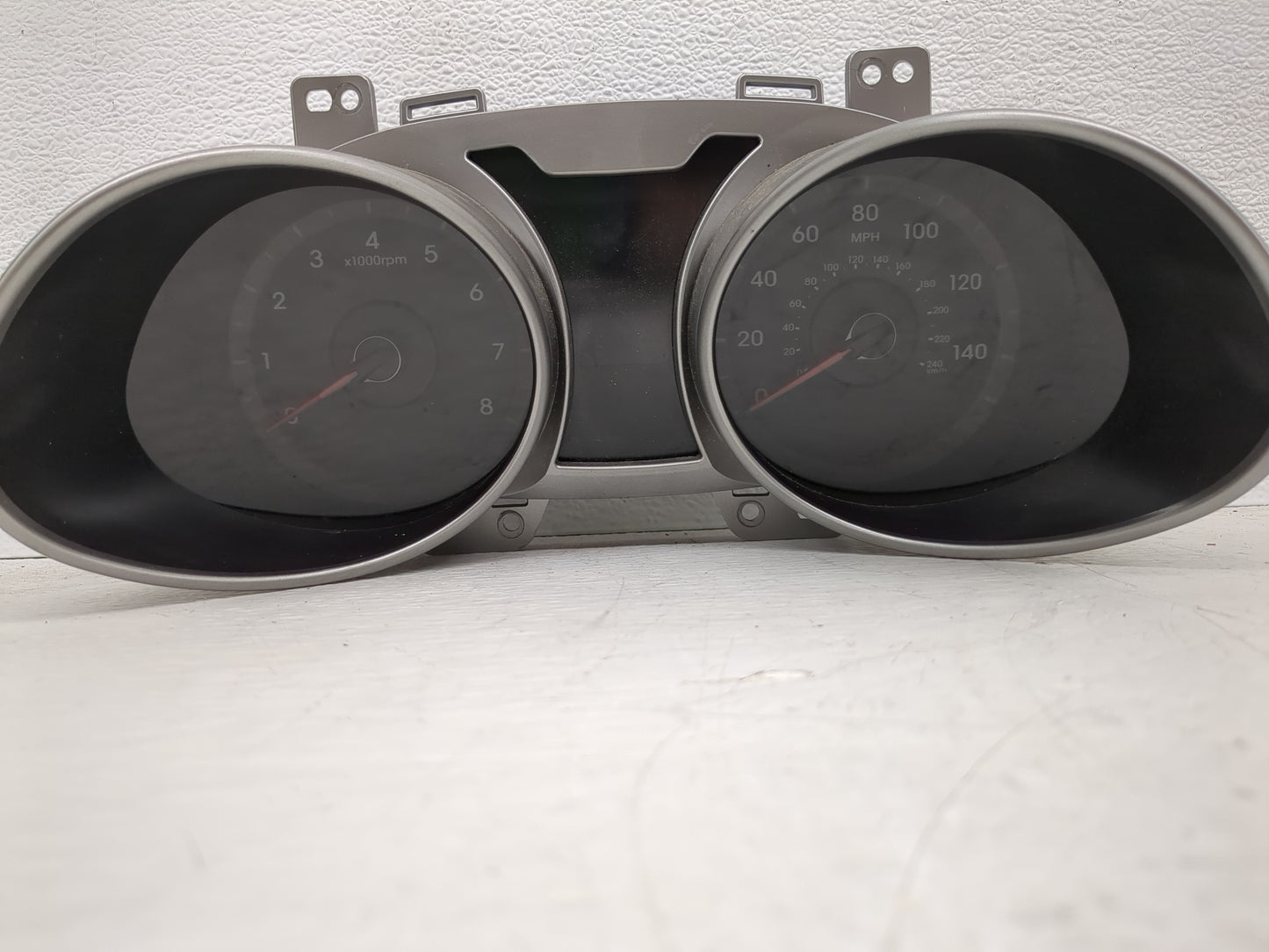 2012-2015 Hyundai Veloster Instrument Cluster Speedometer Gauges P/N:94001-2V331RDR Fits Fits 2012 2013 2014 2015 OEM Used A