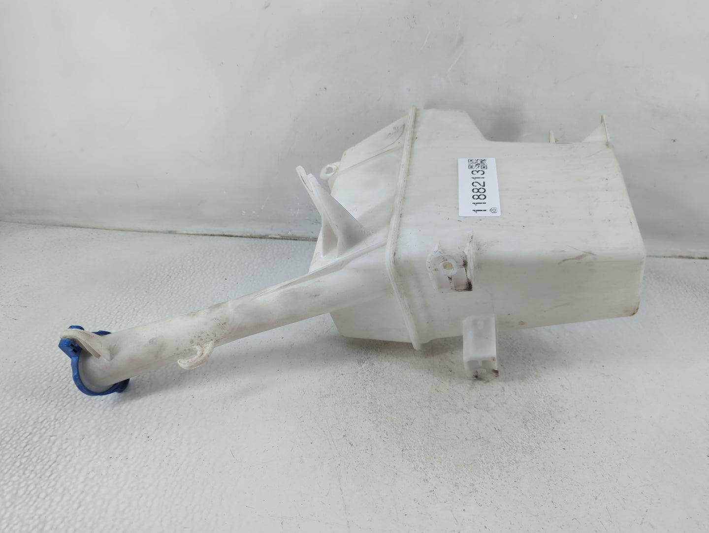 2012-2013 Hyundai Veloster Windshield Washer Fluid Reservoir Bottle Oem - Oemusedautoparts1.com