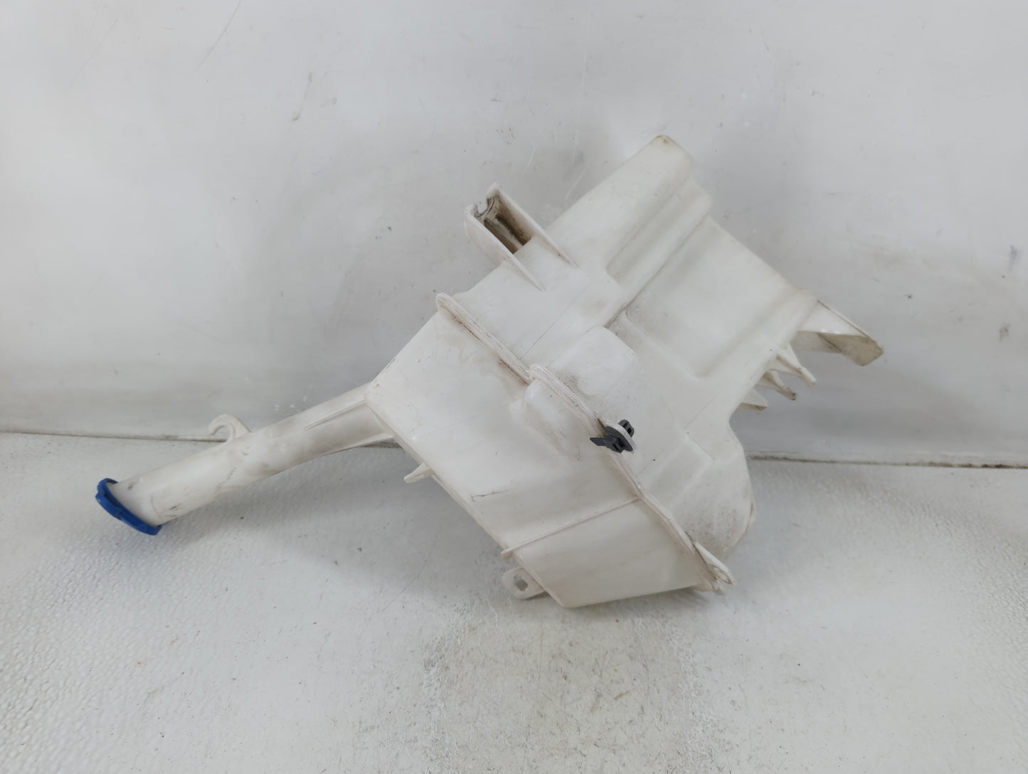 2012-2013 Hyundai Veloster Windshield Washer Fluid Reservoir Bottle Oem - Oemusedautoparts1.com