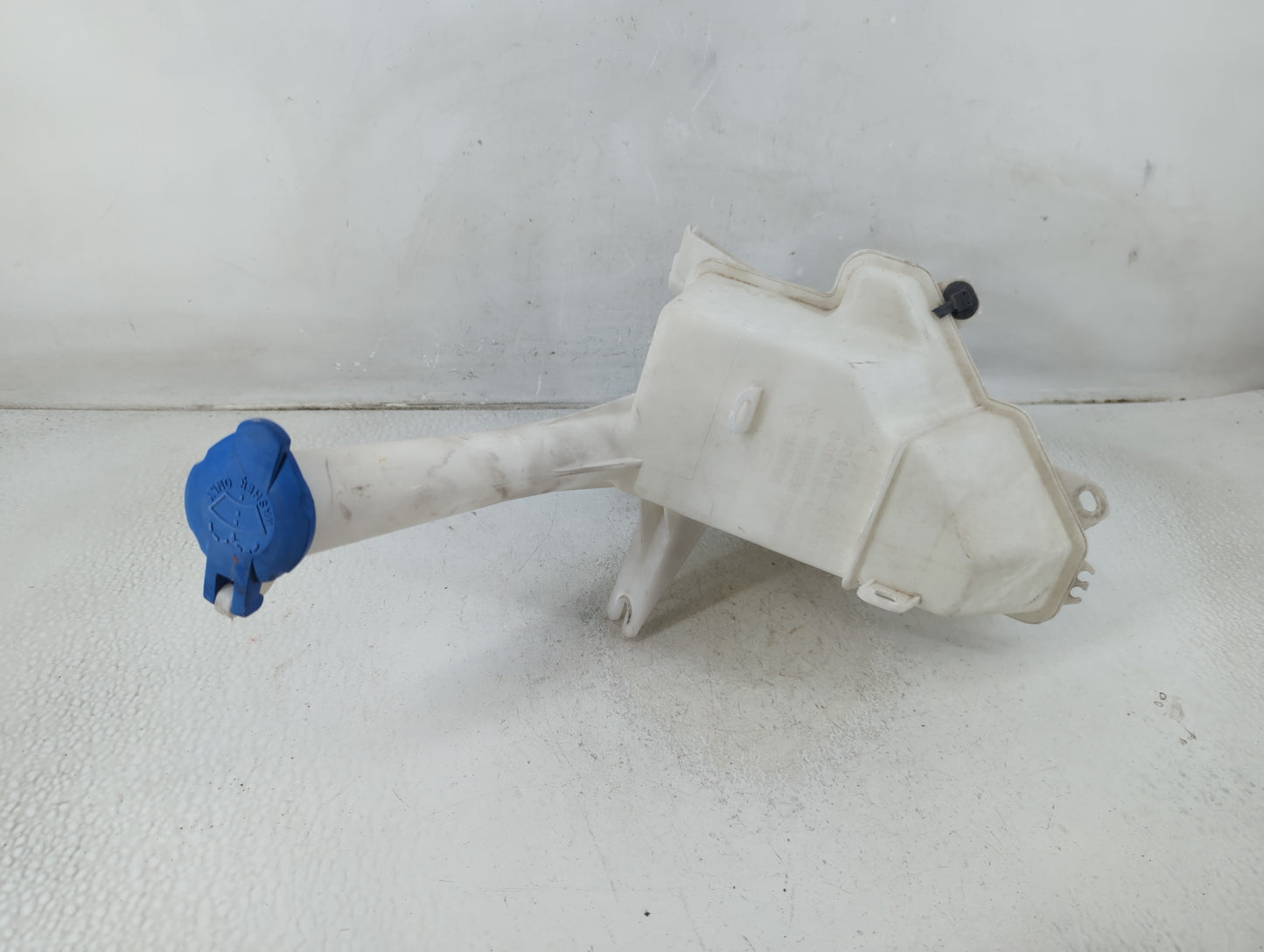 2012-2013 Hyundai Veloster Windshield Washer Fluid Reservoir Bottle Oem - Oemusedautoparts1.com
