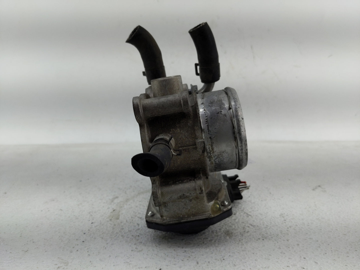 2013 Hyundai Veloster Throttle Body P/N:35100-2B320 Fits OEM Used Auto Parts - Oemusedautoparts1.com