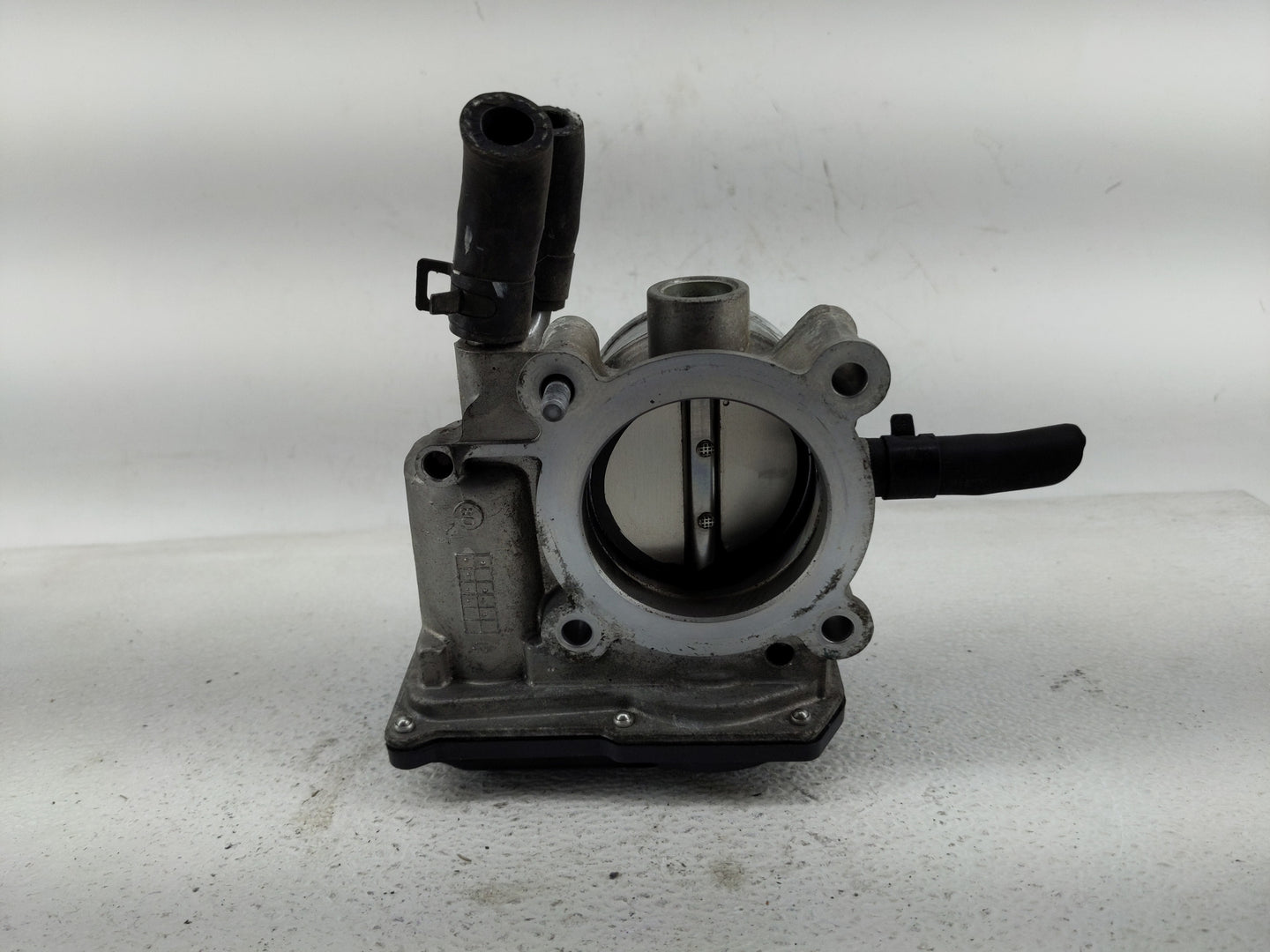 2013 Hyundai Veloster Throttle Body P/N:35100-2B320 Fits OEM Used Auto Parts - Oemusedautoparts1.com