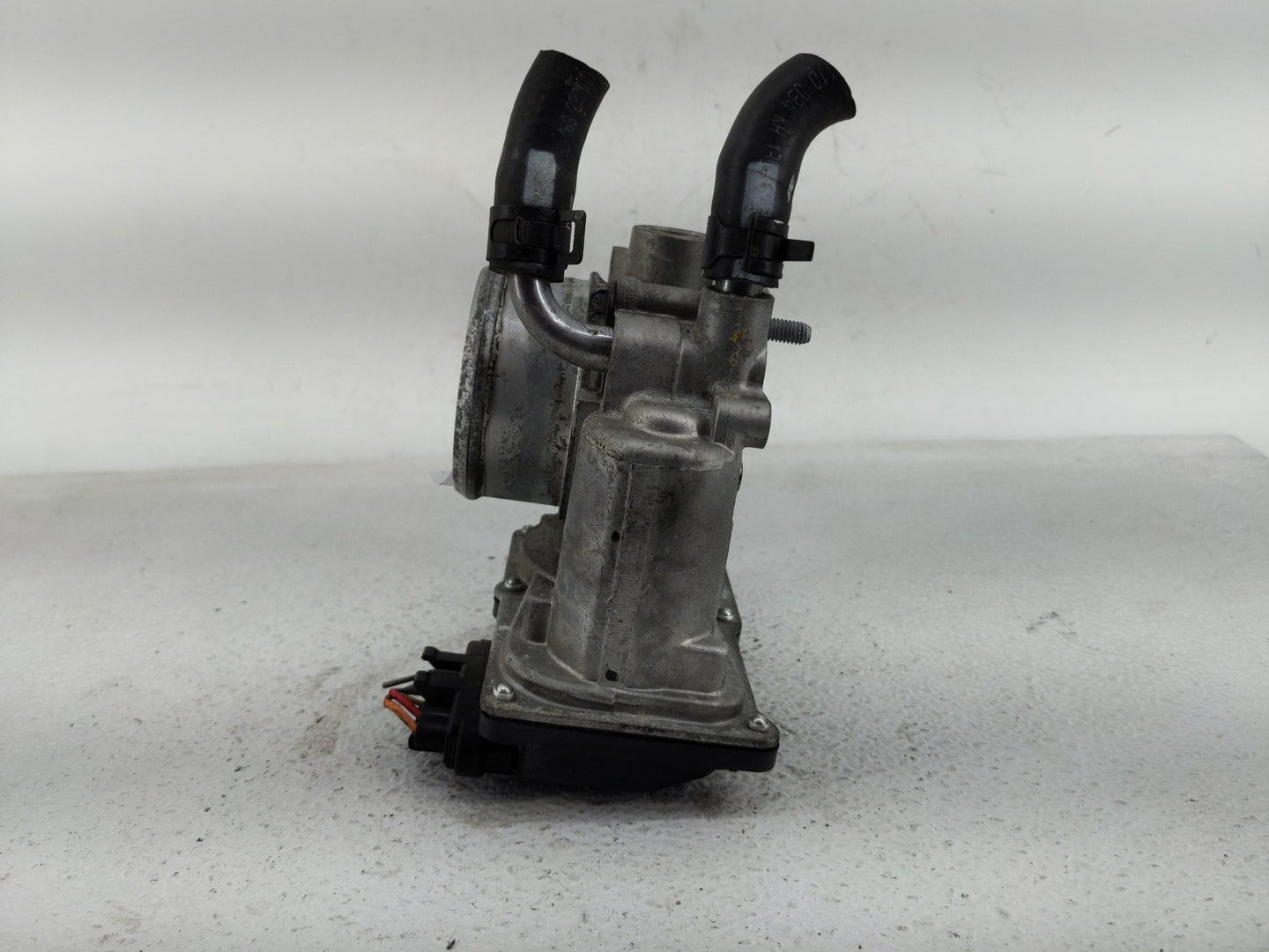 2013 Hyundai Veloster Throttle Body P/N:35100-2B320 Fits OEM Used Auto Parts - Oemusedautoparts1.com