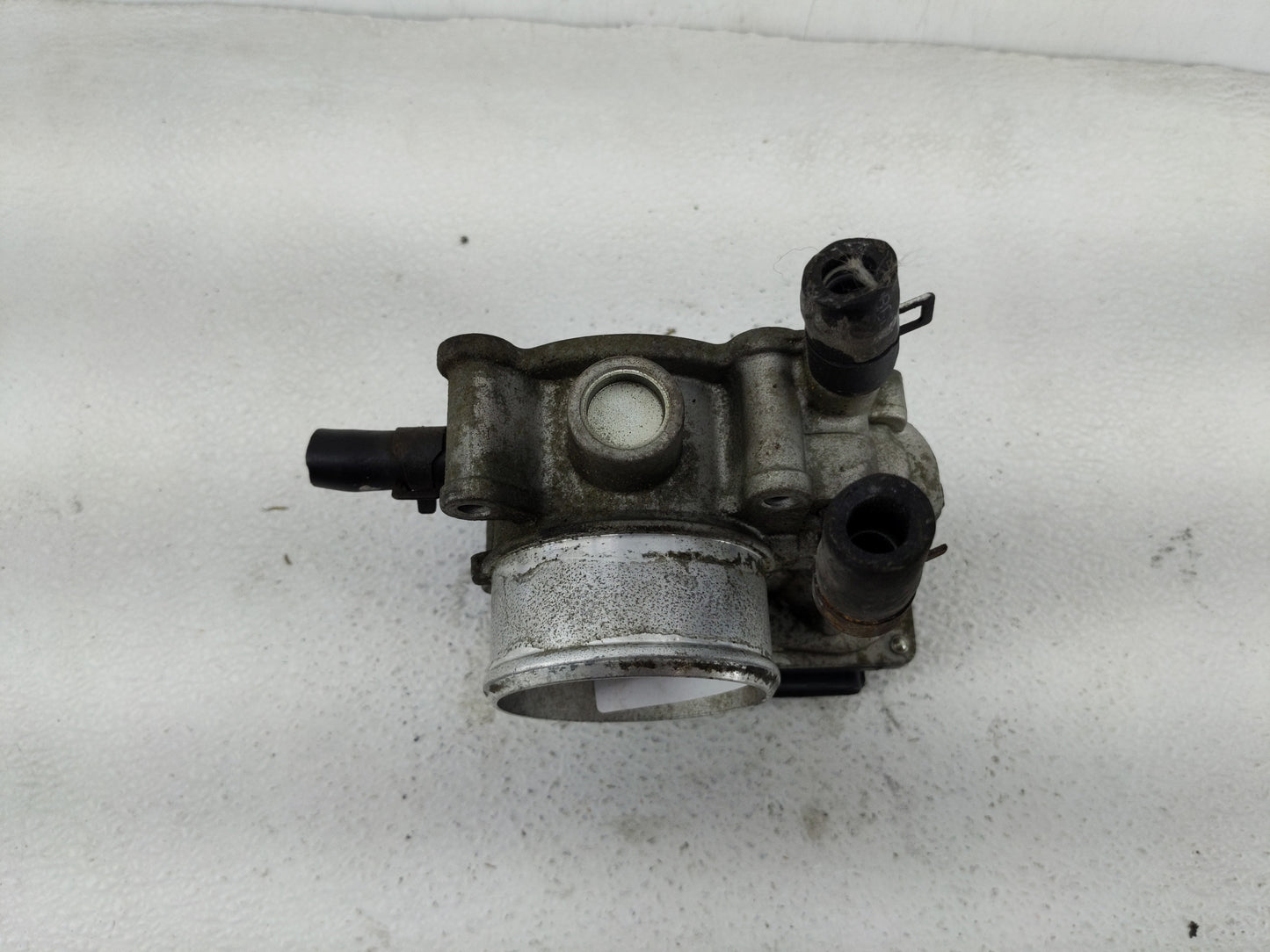 2013-2014 Hyundai Veloster Throttle Body P/N:35100-2B320 Fits Fits 2013 2014 2015 2016 OEM Used Auto Parts - Oemusedautopart