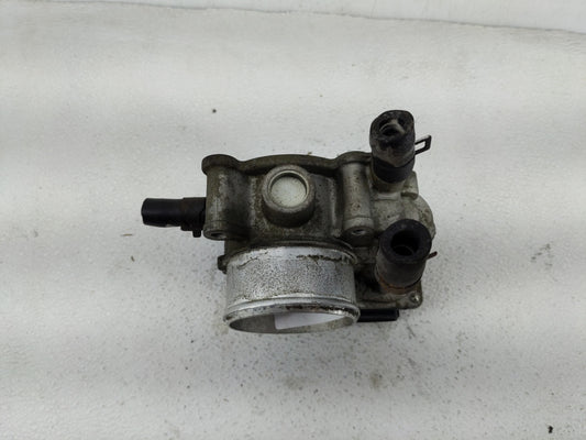 2013-2014 Hyundai Veloster Throttle Body P/N:35100-2B320 Fits Fits 2013 2014 2015 2016 OEM Used Auto Parts