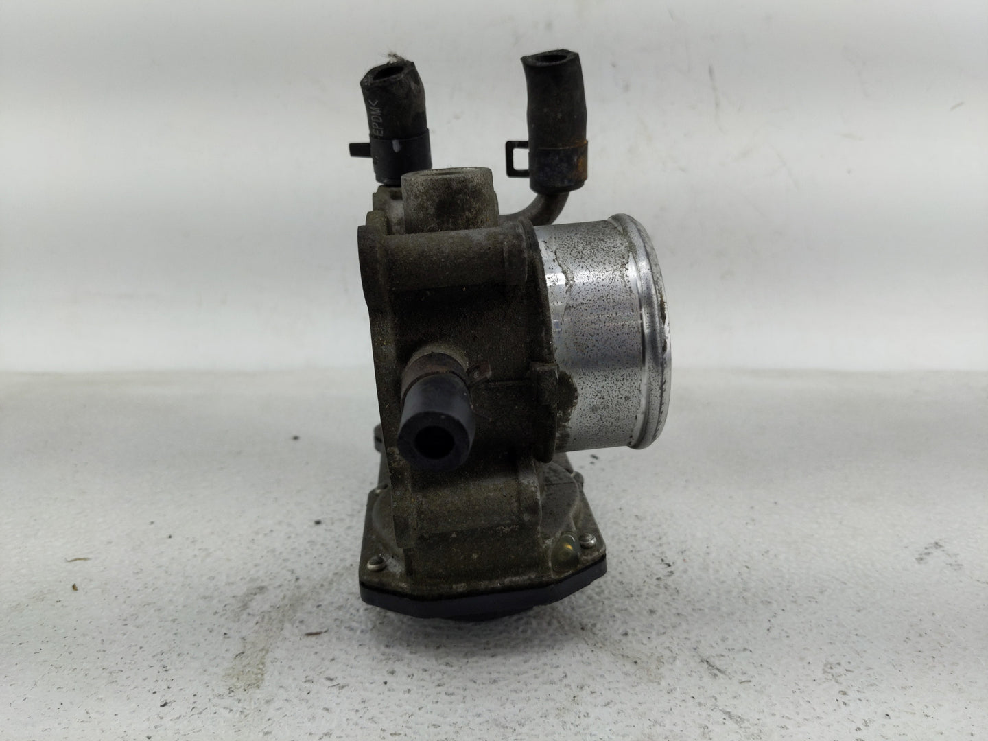 2013-2014 Hyundai Veloster Throttle Body P/N:35100-2B320 Fits Fits 2013 2014 2015 2016 OEM Used Auto Parts - Oemusedautopart