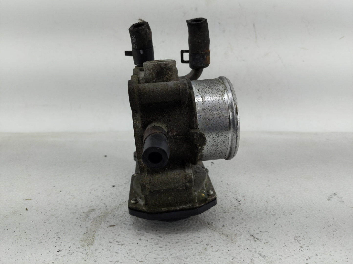 2013-2014 Hyundai Veloster Throttle Body P/N:35100-2B320 Fits Fits 2013 2014 2015 2016 OEM Used Auto Parts - Oemusedautopart