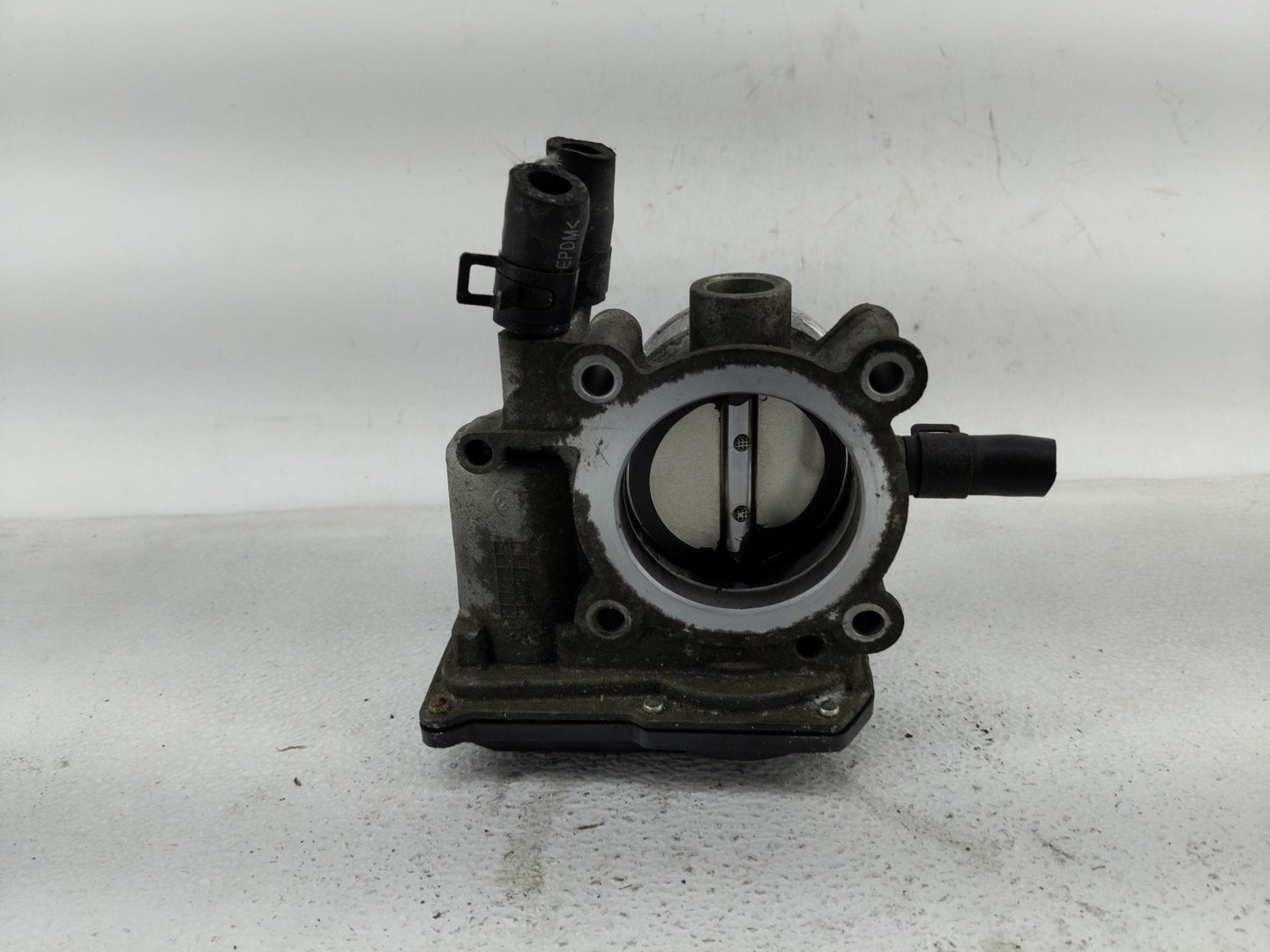 2013-2014 Hyundai Veloster Throttle Body P/N:35100-2B320 Fits Fits 2013 2014 2015 2016 OEM Used Auto Parts - Oemusedautopart