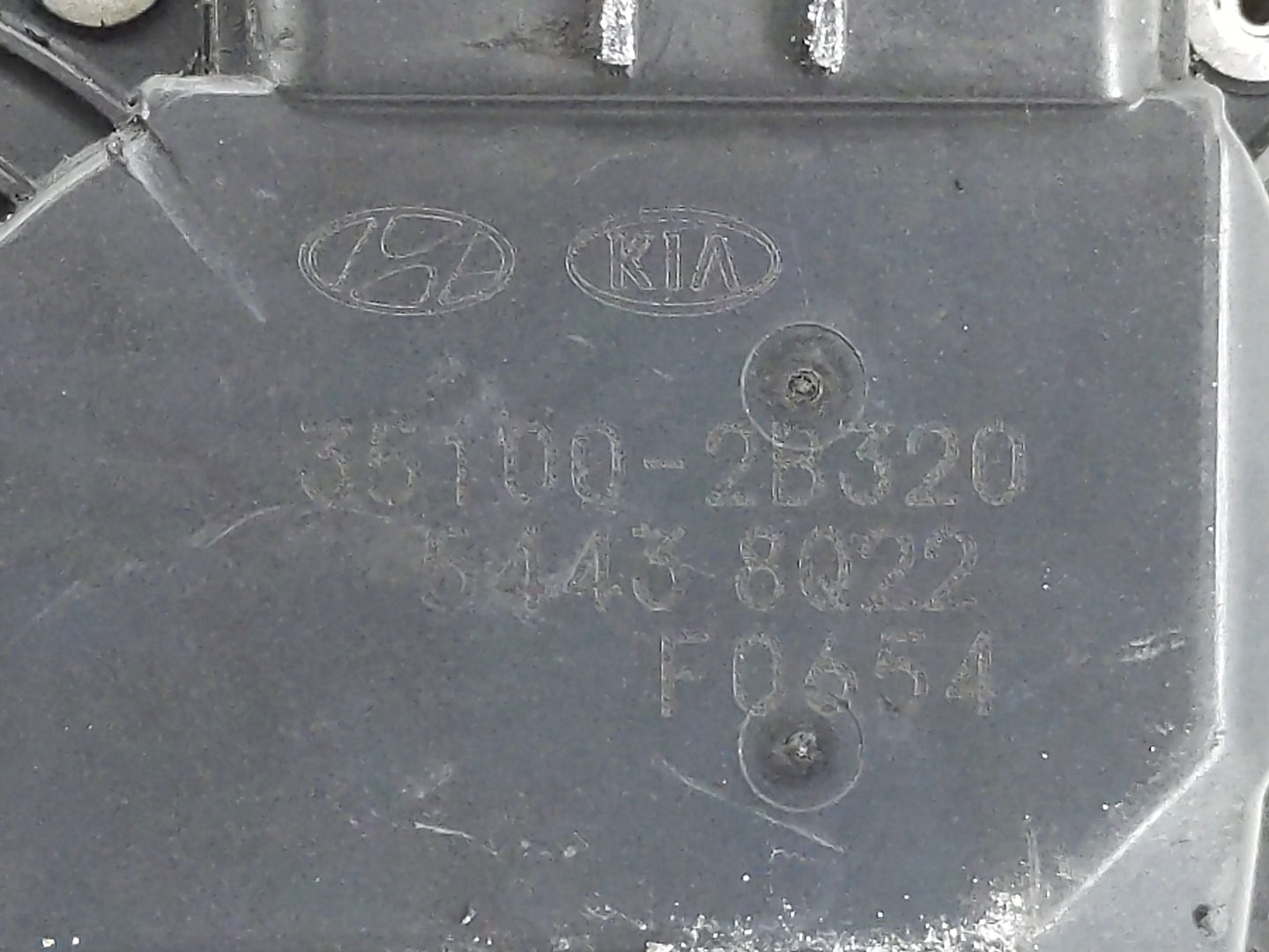 2013-2014 Hyundai Veloster Throttle Body P/N:35100-2B320 Fits Fits 2013 2014 2015 2016 OEM Used Auto Parts - Oemusedautopart