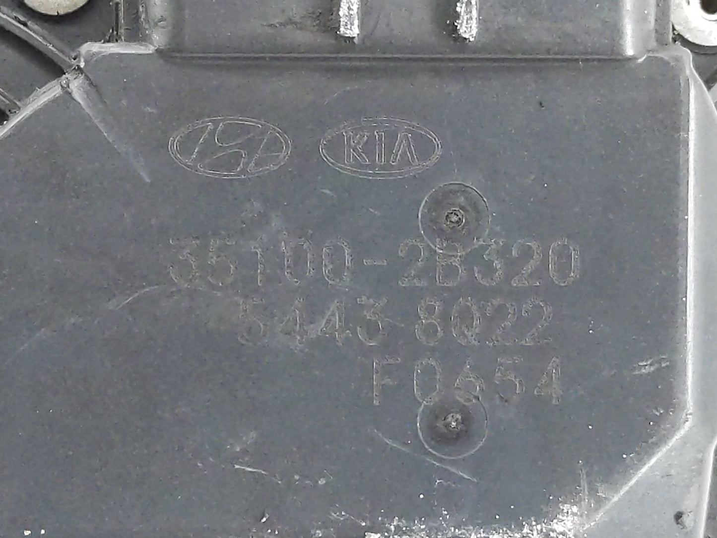 2013-2014 Hyundai Veloster Throttle Body P/N:35100-2B320 Fits Fits 2013 2014 2015 2016 OEM Used Auto Parts - Oemusedautopart