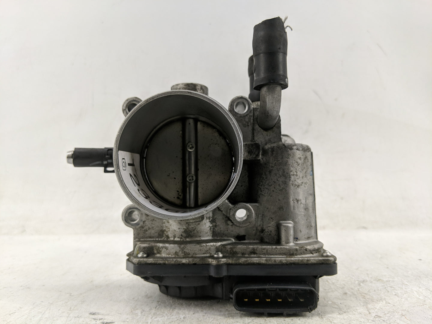 2012-2017 Hyundai Veloster Throttle Body P/N:35100-2B300 Fits Fits 2012 2013 2014 2015 2016 2017 2018 2019 OEM Used Auto Par
