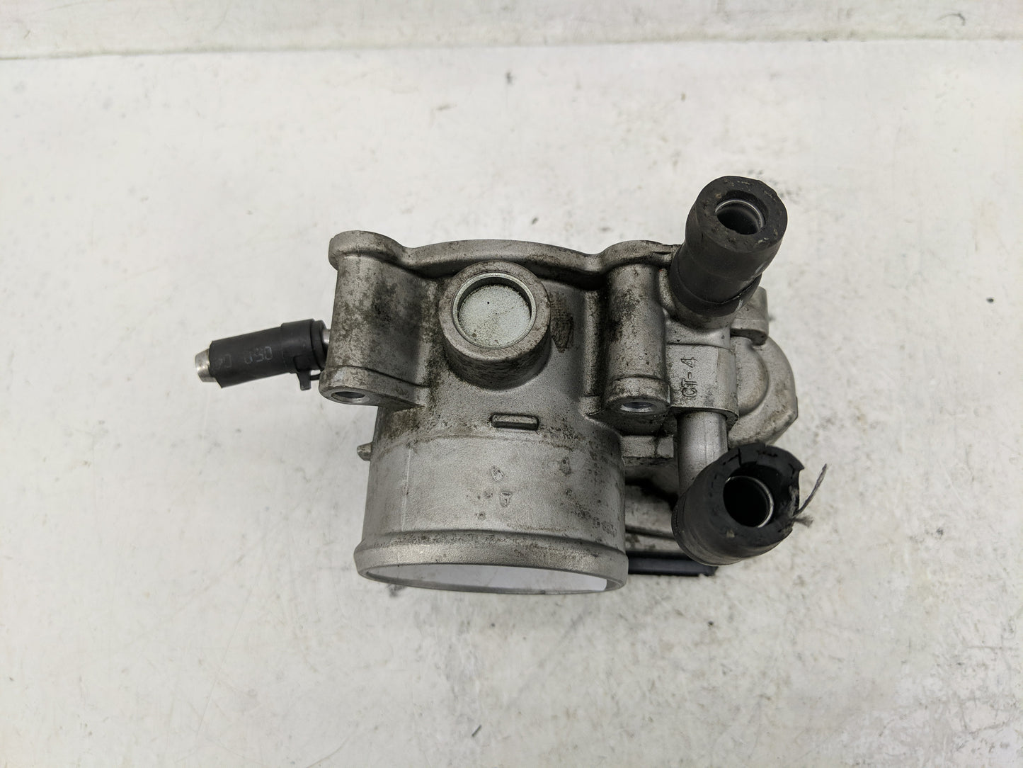 2012-2017 Hyundai Veloster Throttle Body P/N:35100-2B300 Fits Fits 2012 2013 2014 2015 2016 2017 2018 2019 OEM Used Auto Par