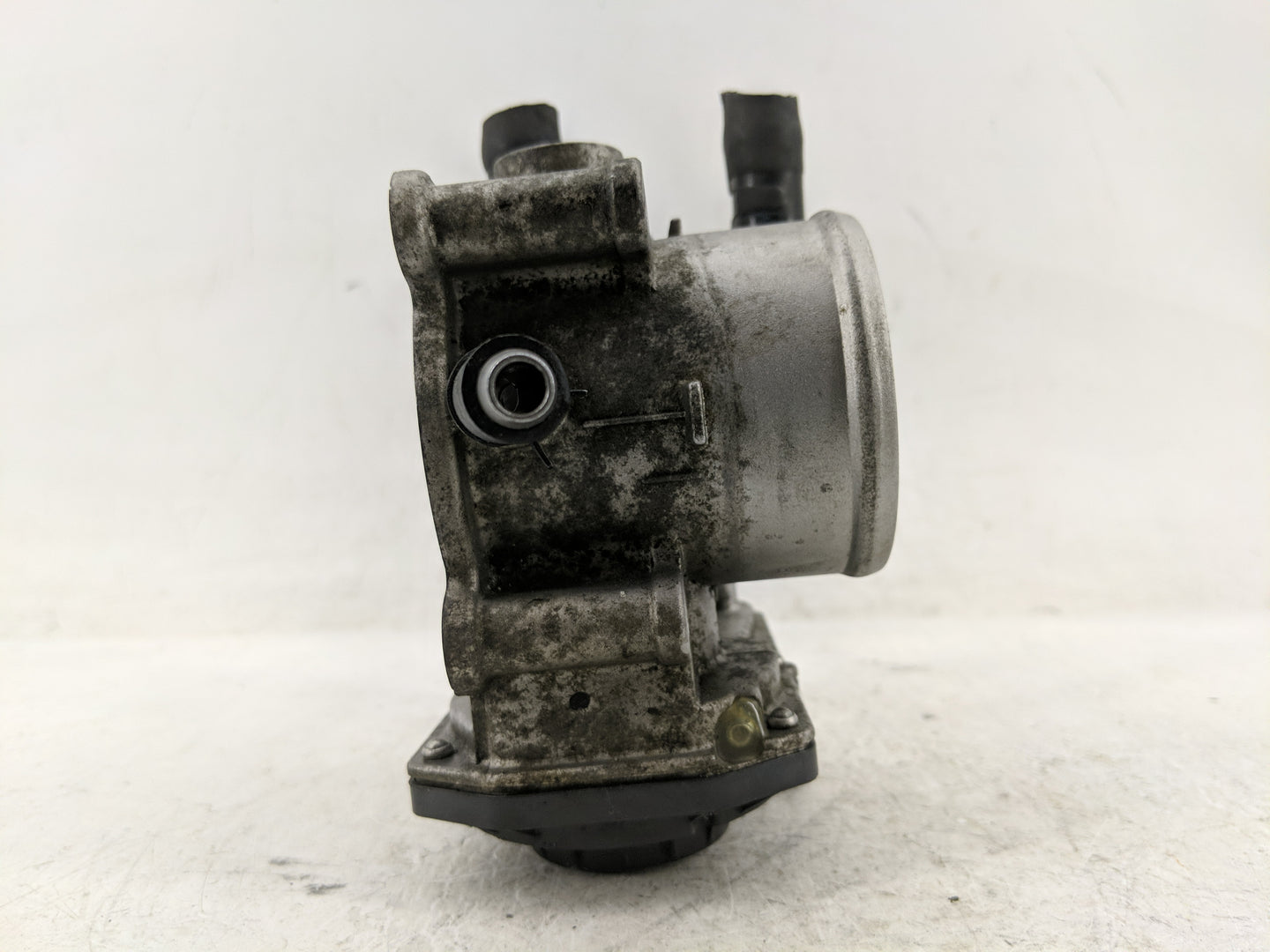 2012-2017 Hyundai Veloster Throttle Body P/N:35100-2B300 Fits Fits 2012 2013 2014 2015 2016 2017 2018 2019 OEM Used Auto Par