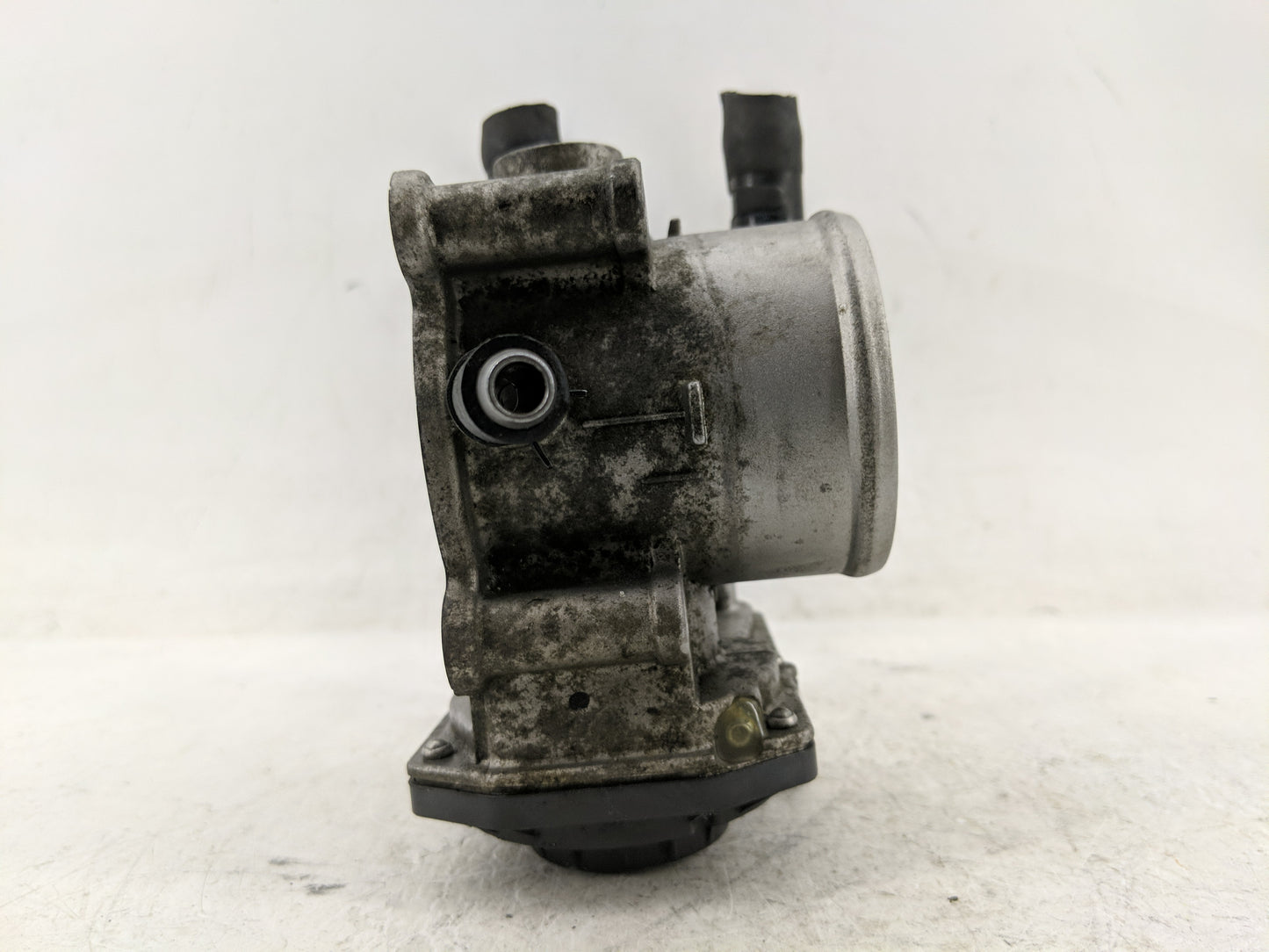 2012-2017 Hyundai Veloster Throttle Body P/N:35100-2B300 Fits Fits 2012 2013 2014 2015 2016 2017 2018 2019 OEM Used Auto Par