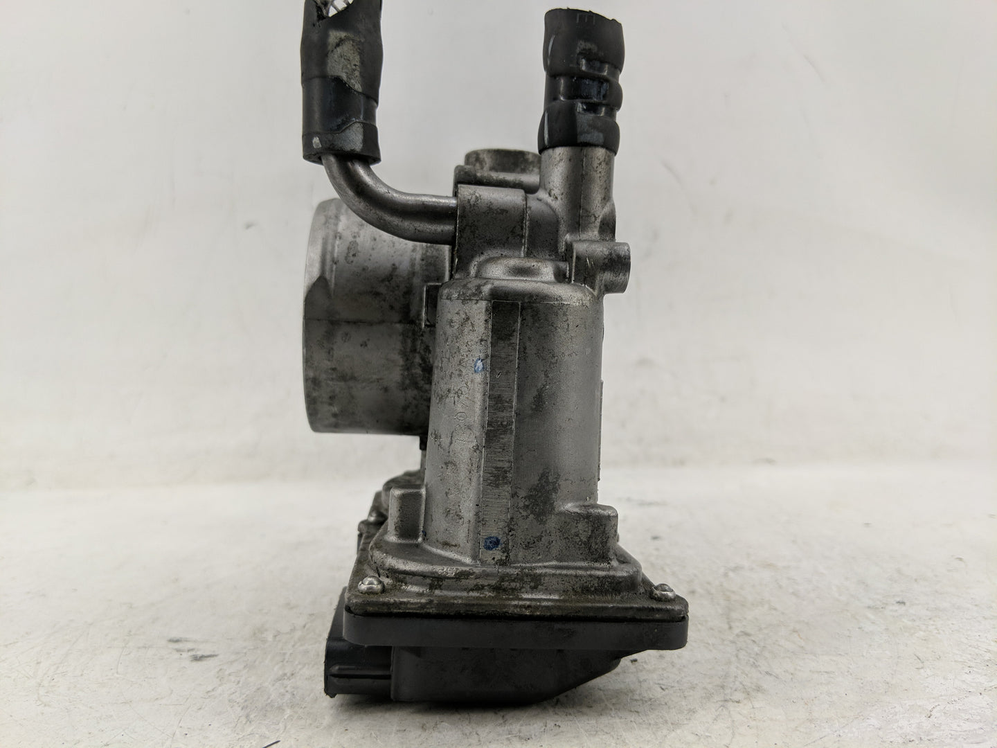 2012-2017 Hyundai Veloster Throttle Body P/N:35100-2B300 Fits Fits 2012 2013 2014 2015 2016 2017 2018 2019 OEM Used Auto Par