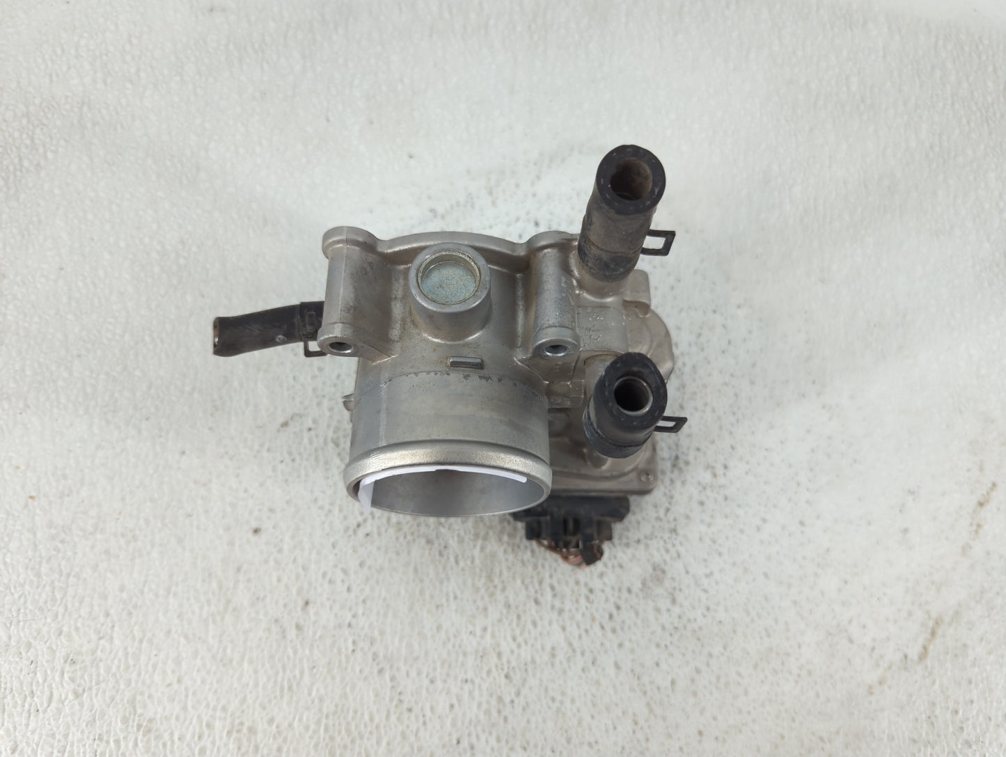 2012-2017 Hyundai Veloster Throttle Body P/N:35100-2B300 Fits Fits 2012 2013 2014 2015 2016 2017 2018 2019 OEM Used Auto Par