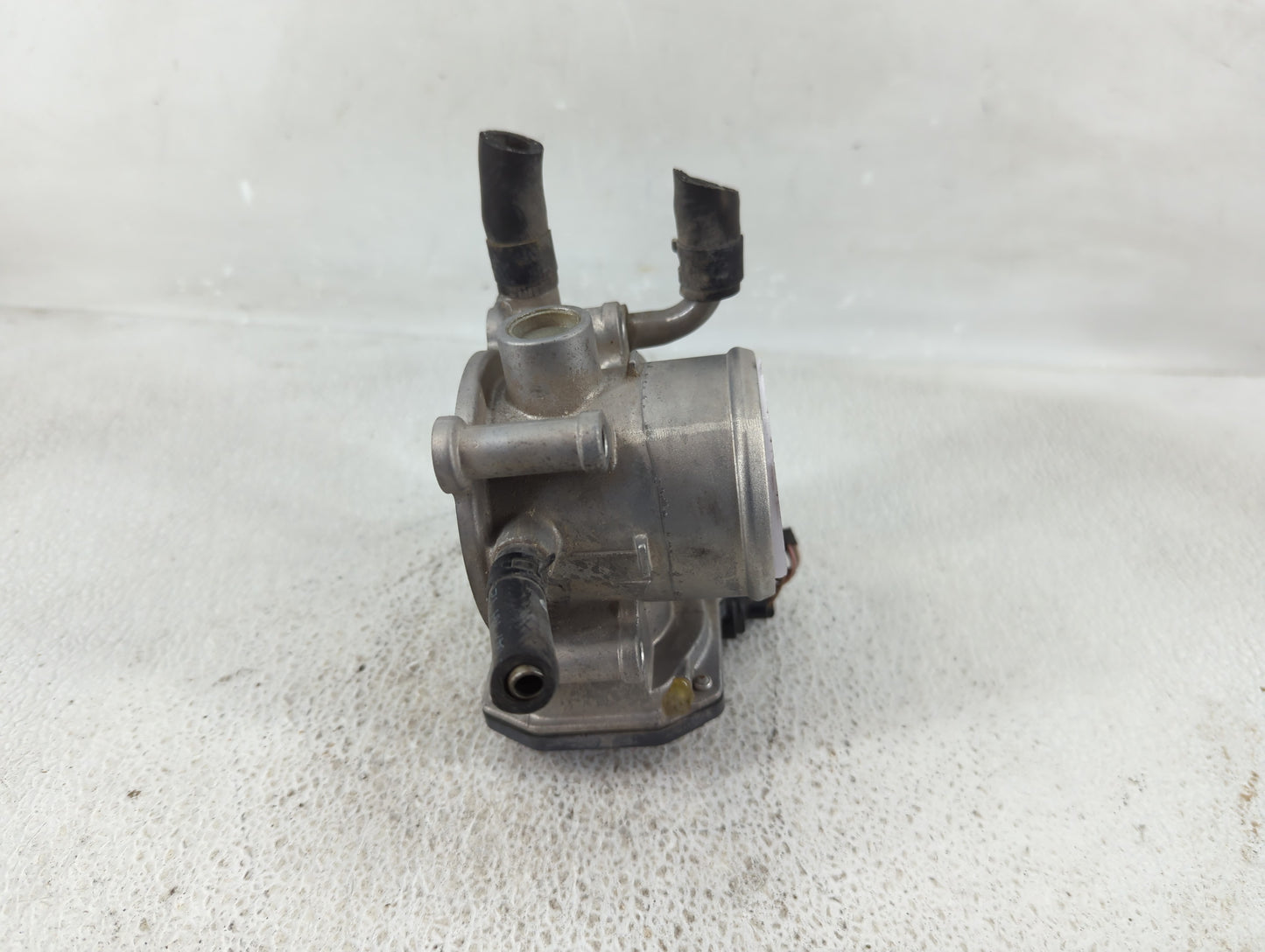 2012-2017 Hyundai Veloster Throttle Body P/N:35100-2B300 Fits Fits 2012 2013 2014 2015 2016 2017 2018 2019 OEM Used Auto Par